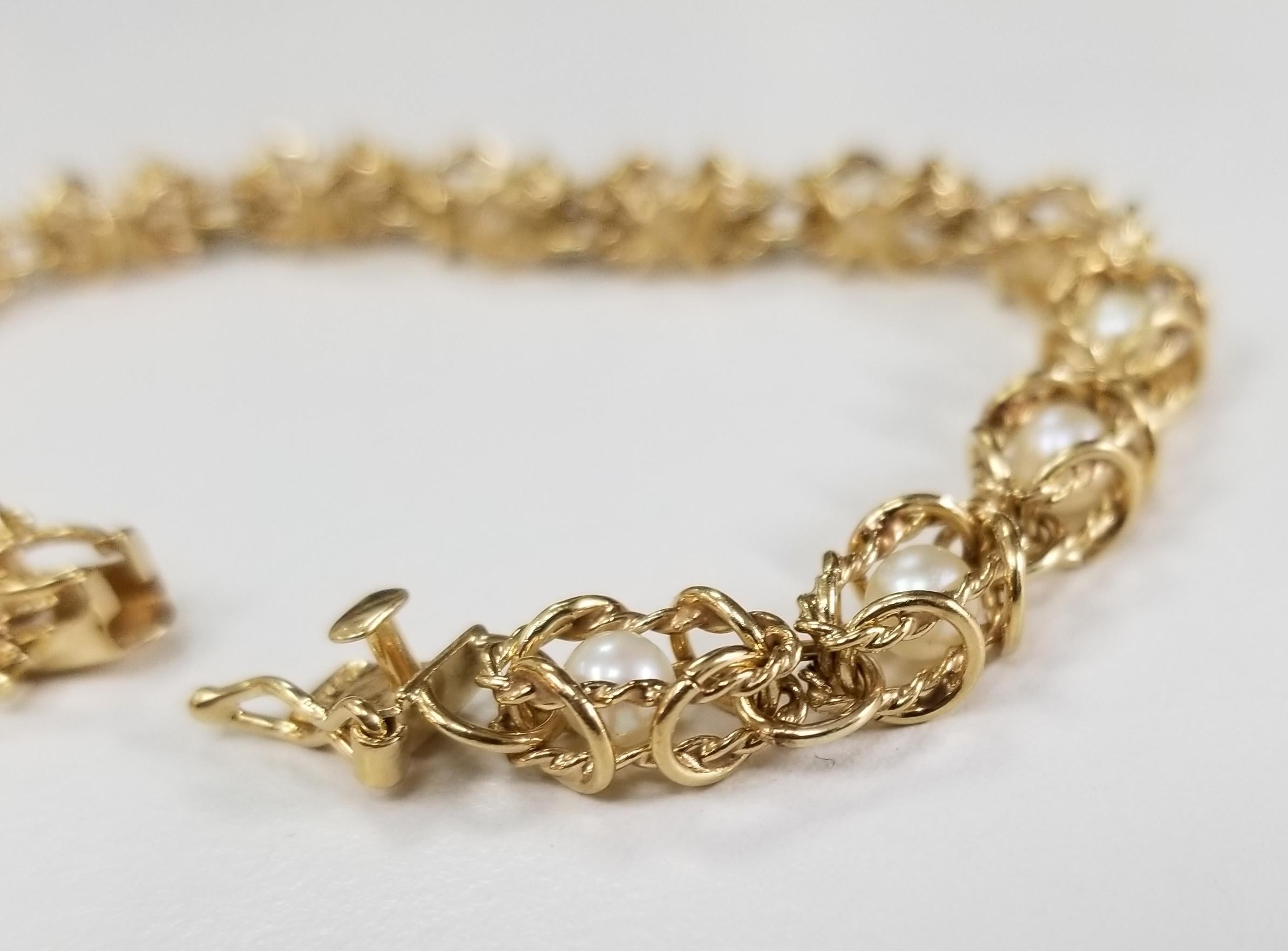 14 Karat Yellow Gold Pearl Bracelet In Excellent Condition In Los Angeles, CA