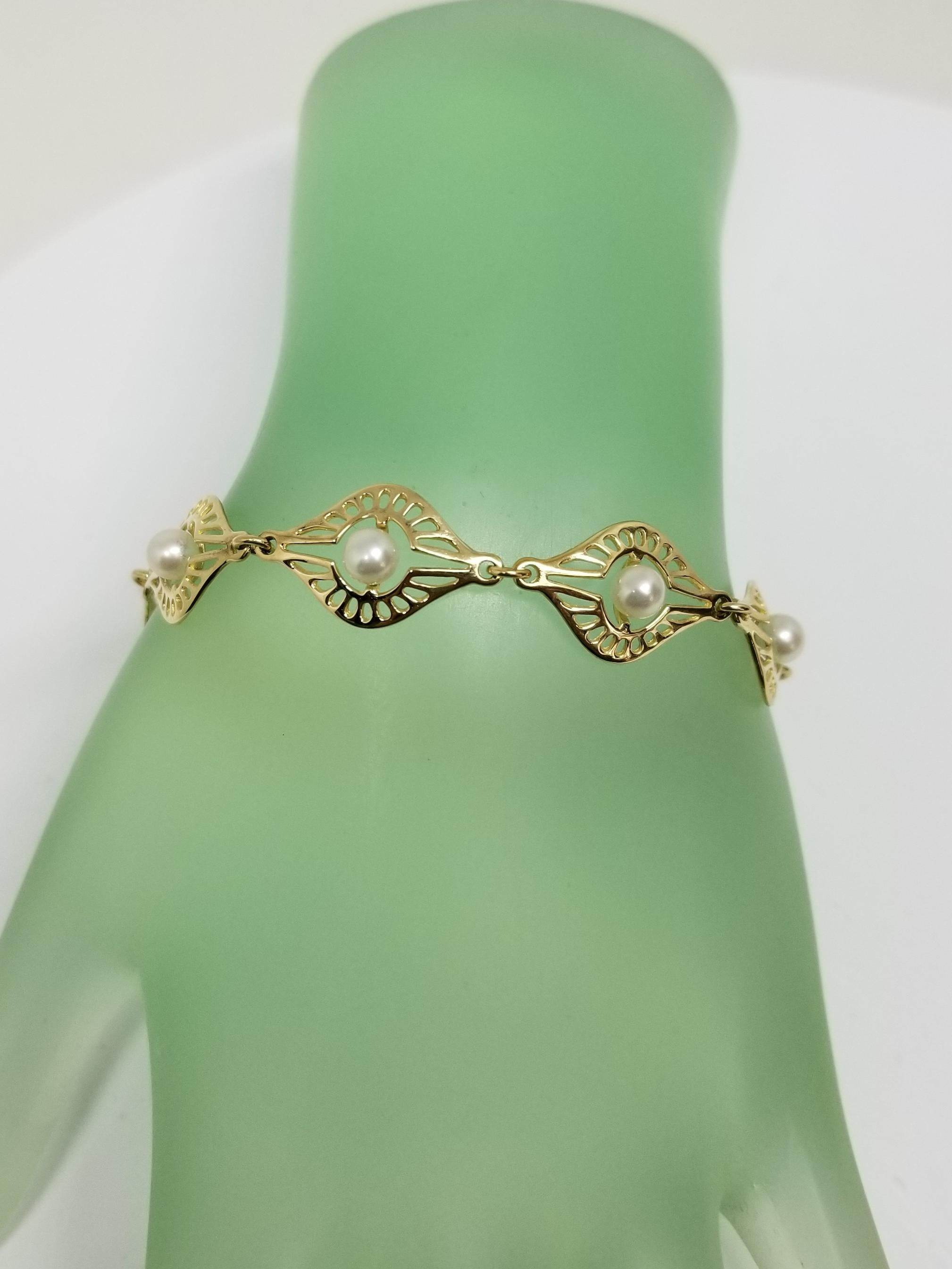 14 Karat Yellow Gold Pearl Bracelet In New Condition In Los Angeles, CA