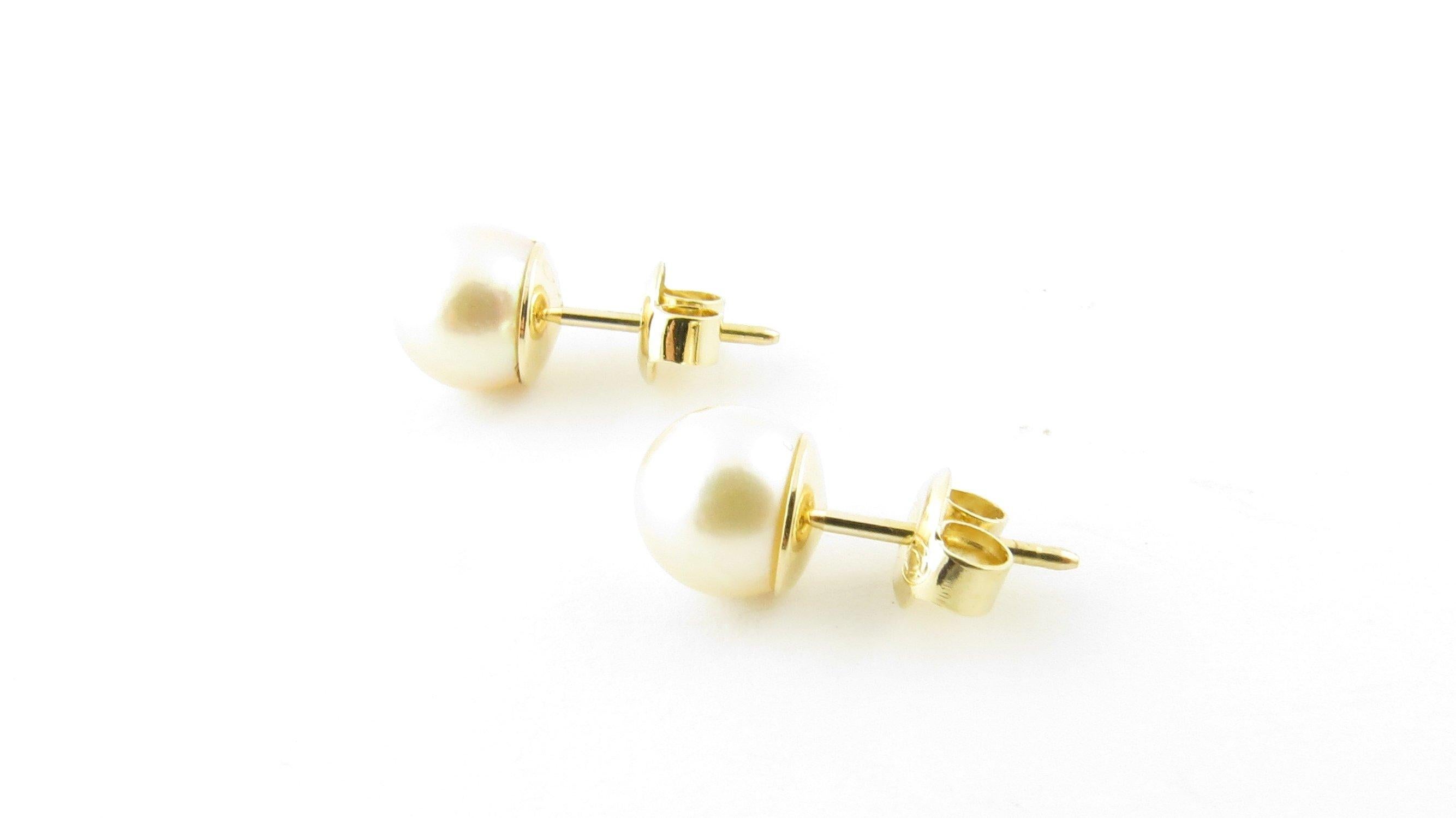 14 Karat Yellow Gold Pearl Earrings In Good Condition In Washington Depot, CT