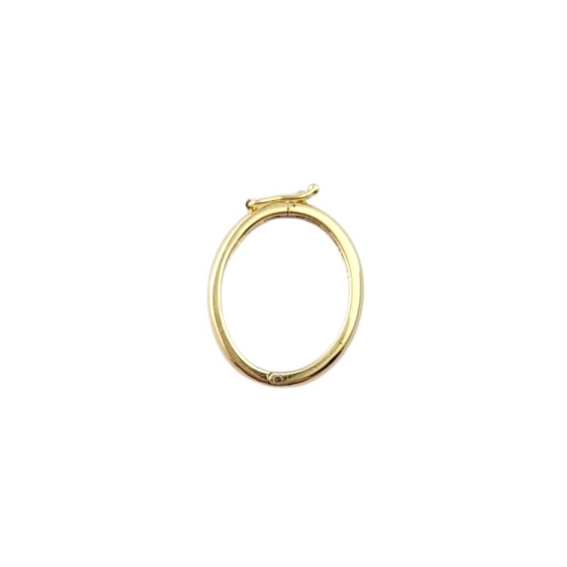Shortener en or jaune 14K avec perles

Ce raccourcisseur de perles en or jaune 14 carats est doté d'un fermoir élégant et sûr, conçu pour ajuster avec élégance la longueur des brins de perles ou des colliers de perles. Fabriqué en or jaune radieux,