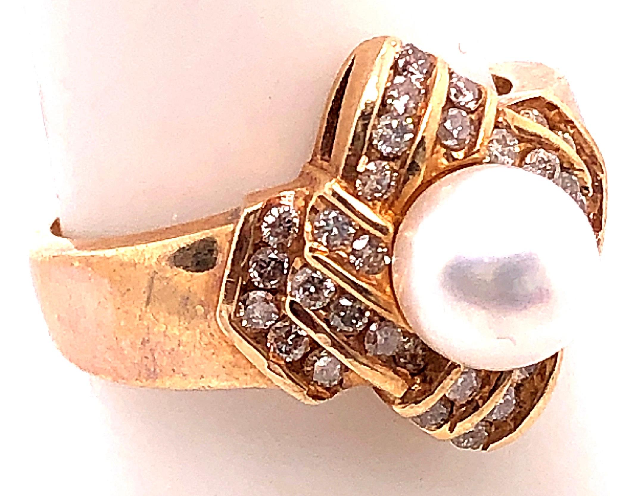 14 Karat Yellow Gold Pearl Solitaire with Diamond Accents Ring In Good Condition For Sale In Manhasset, NY