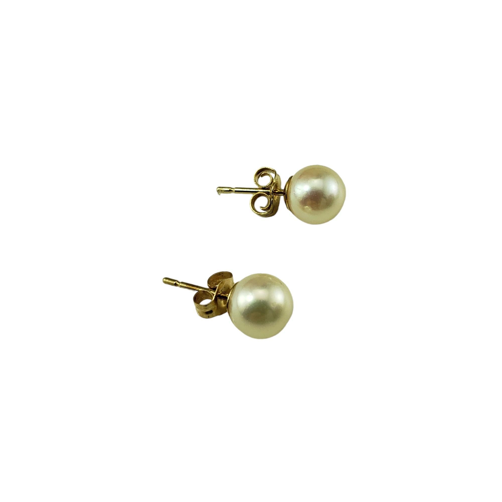 14 Karat Yellow Gold Pearl Stud Earrings #16398 In Good Condition For Sale In Washington Depot, CT