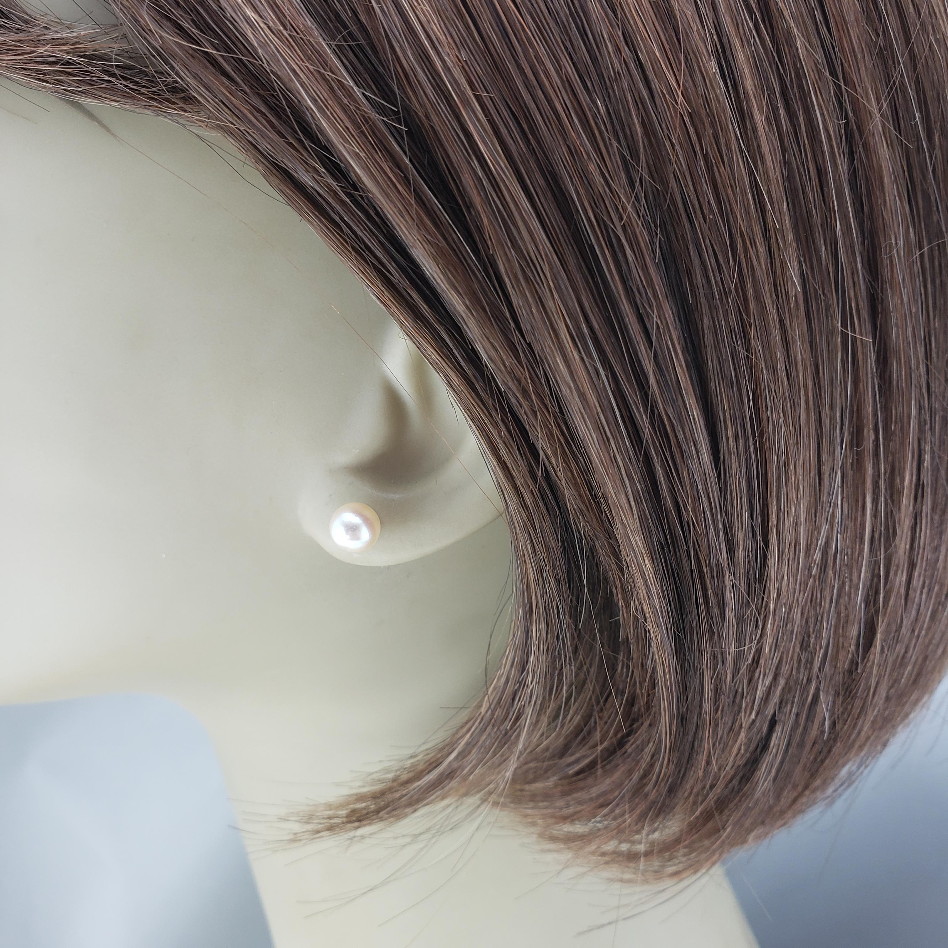 14 Karat Yellow Gold Pearl Stud Earrings #20605 For Sale 1