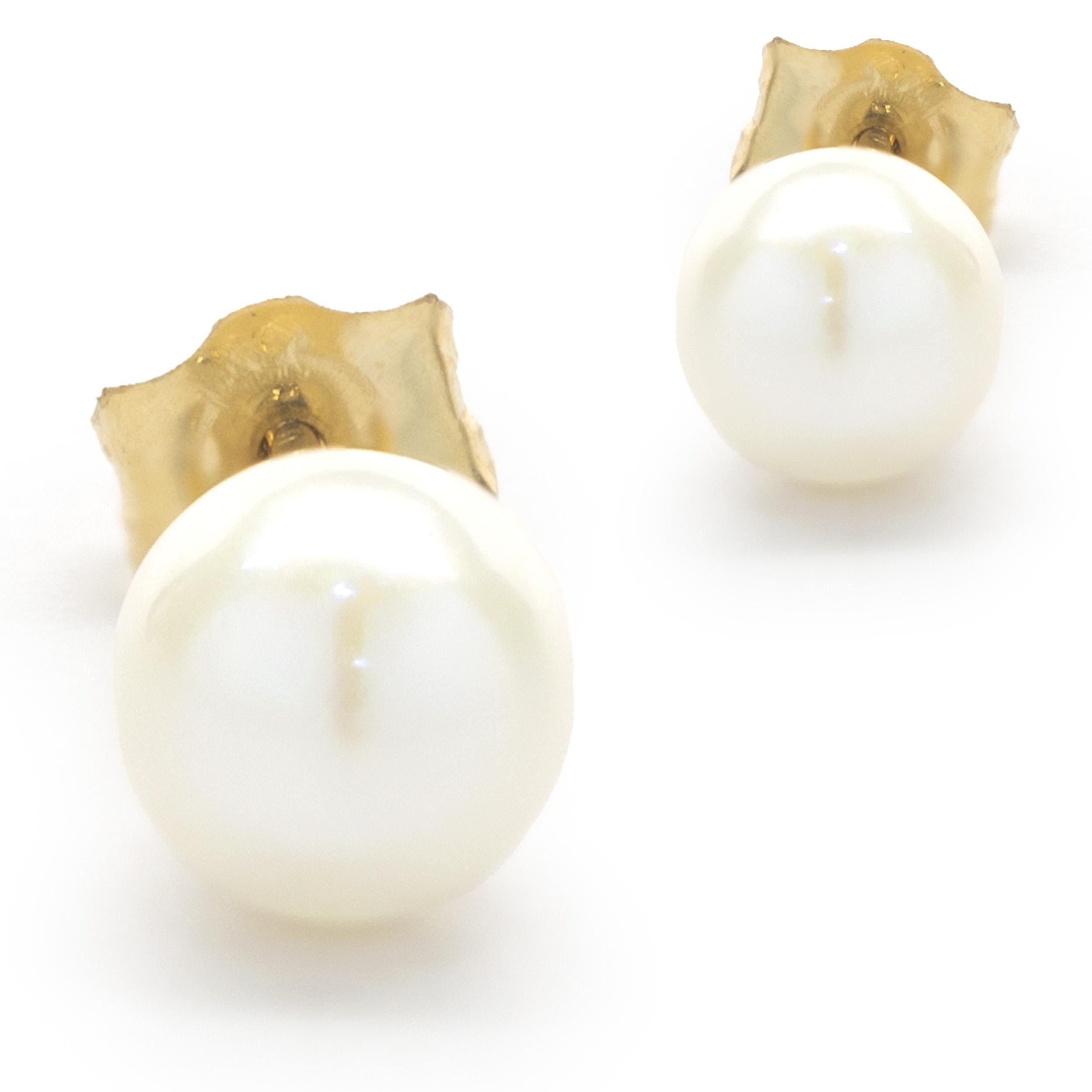 Round Cut 14 Karat Yellow Gold Pearl Stud Earrings For Sale