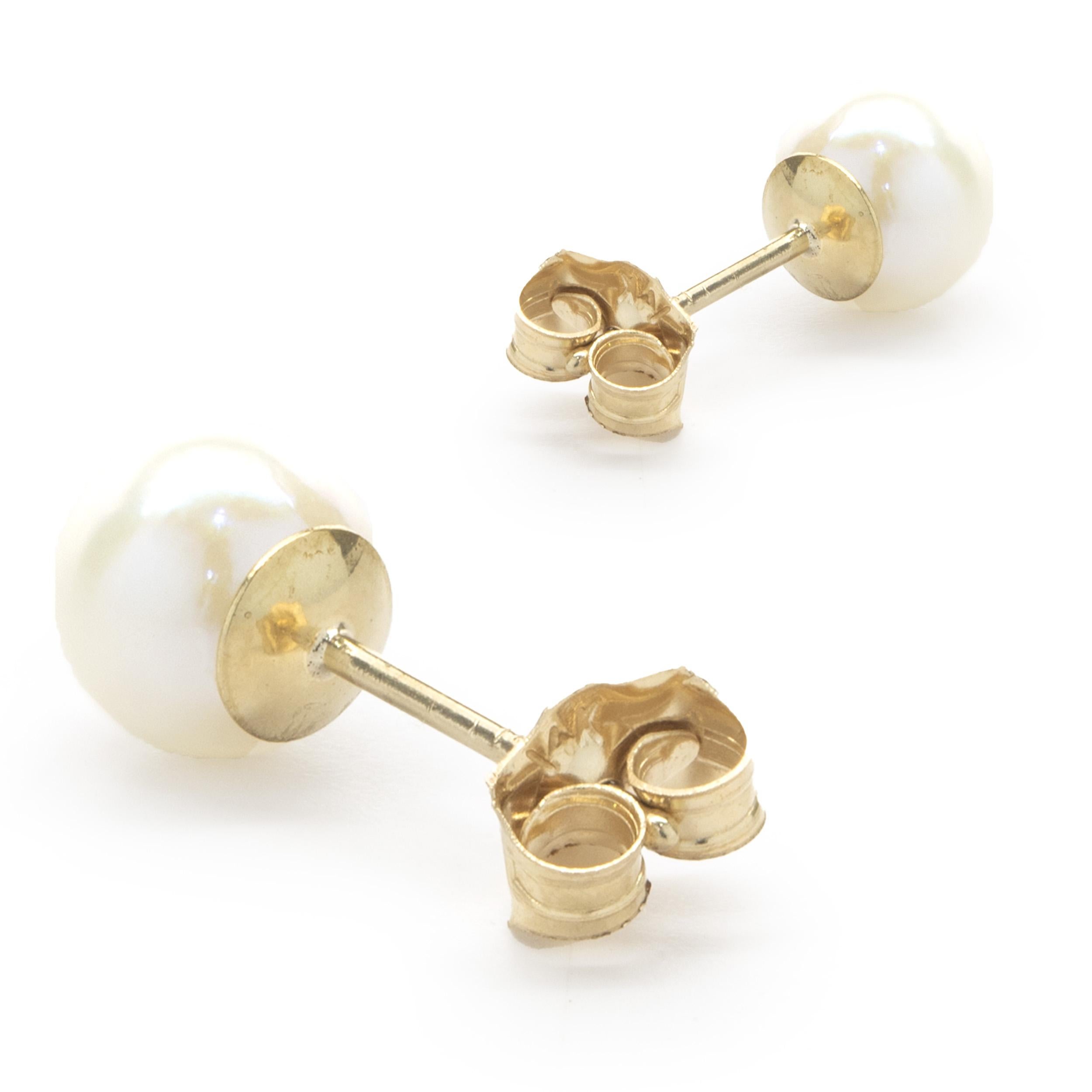 14 Karat Yellow Gold Pearl Stud Earrings In Excellent Condition For Sale In Scottsdale, AZ