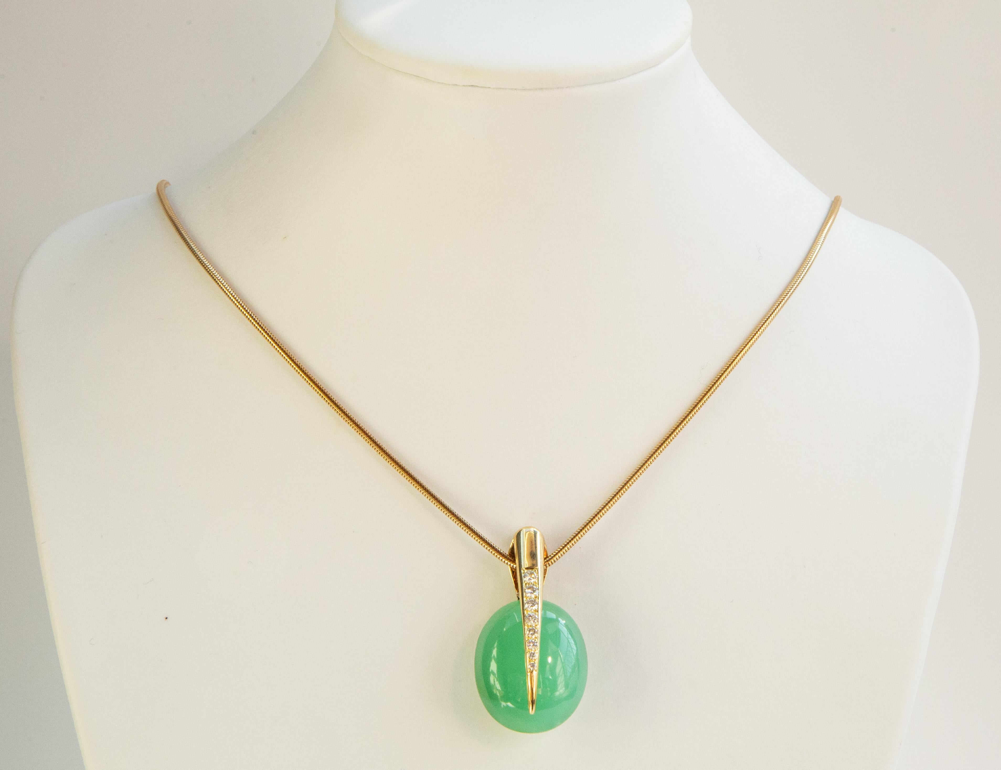 Pendentif en or jaune 14 carats avec chrysophrase et diamants en vente 4