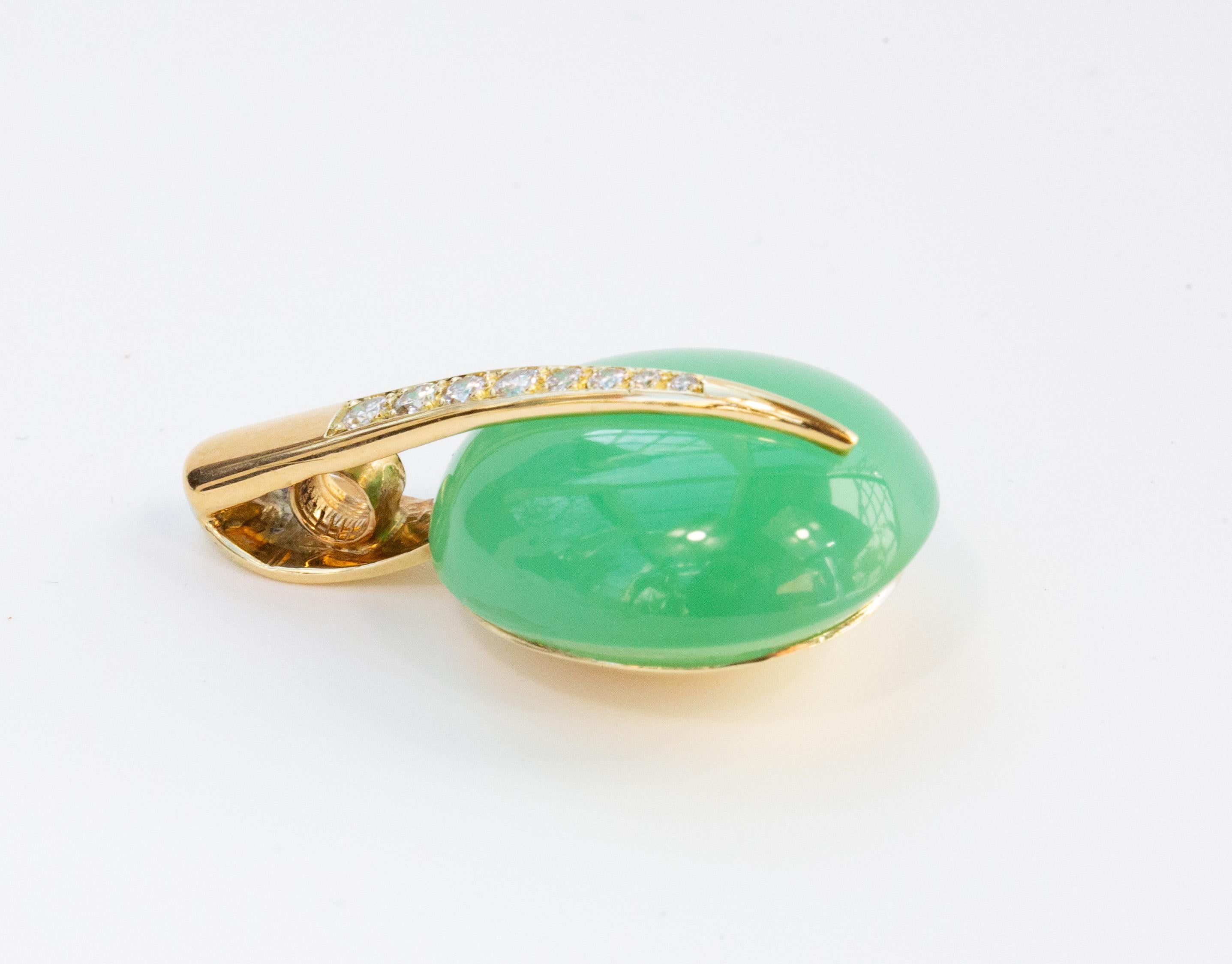 Pendentif en or jaune 14 carats avec chrysophrase et diamants Unisexe en vente