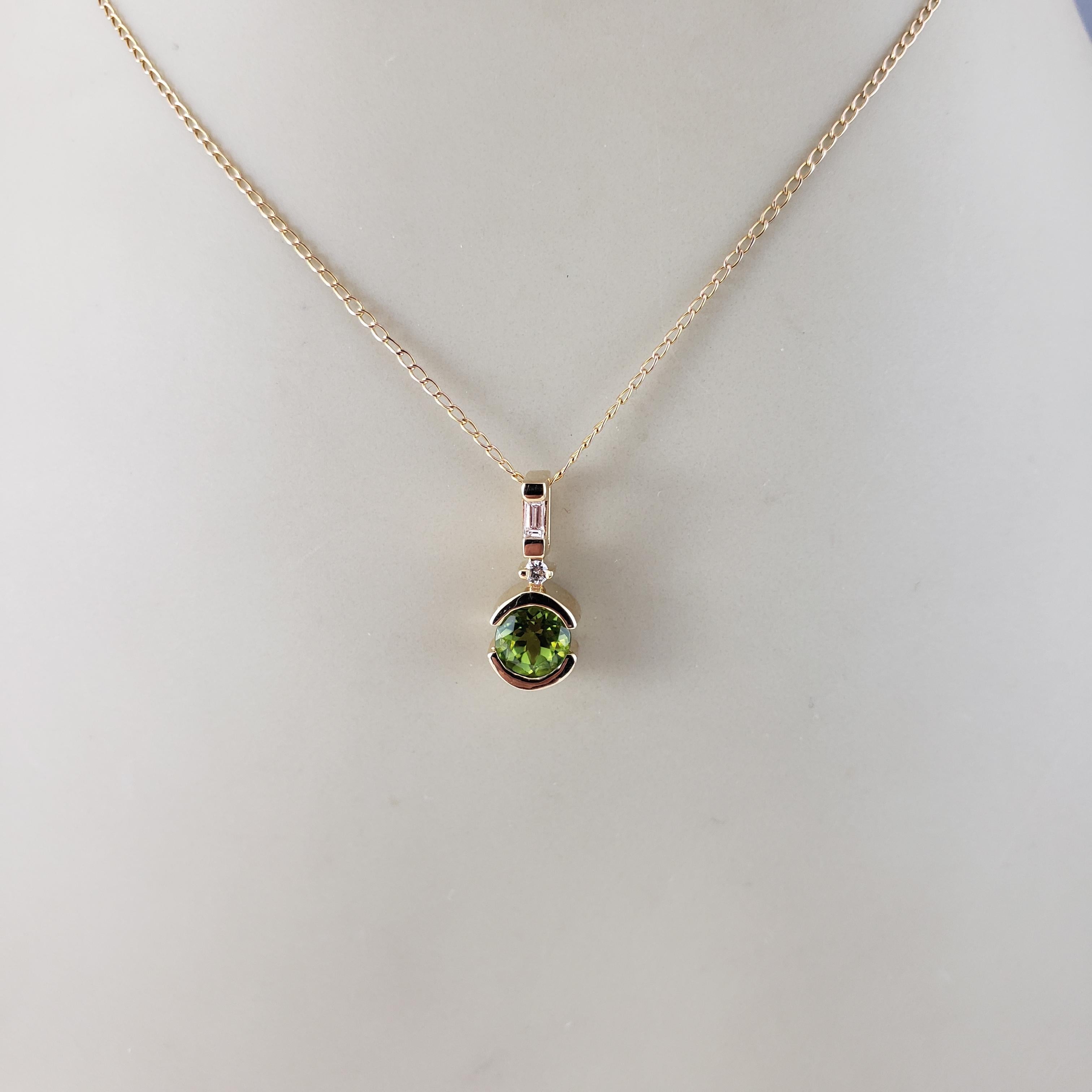 Taille ronde Pendentif en or jaune 14 carats avec péridot et diamant n°20282 en vente