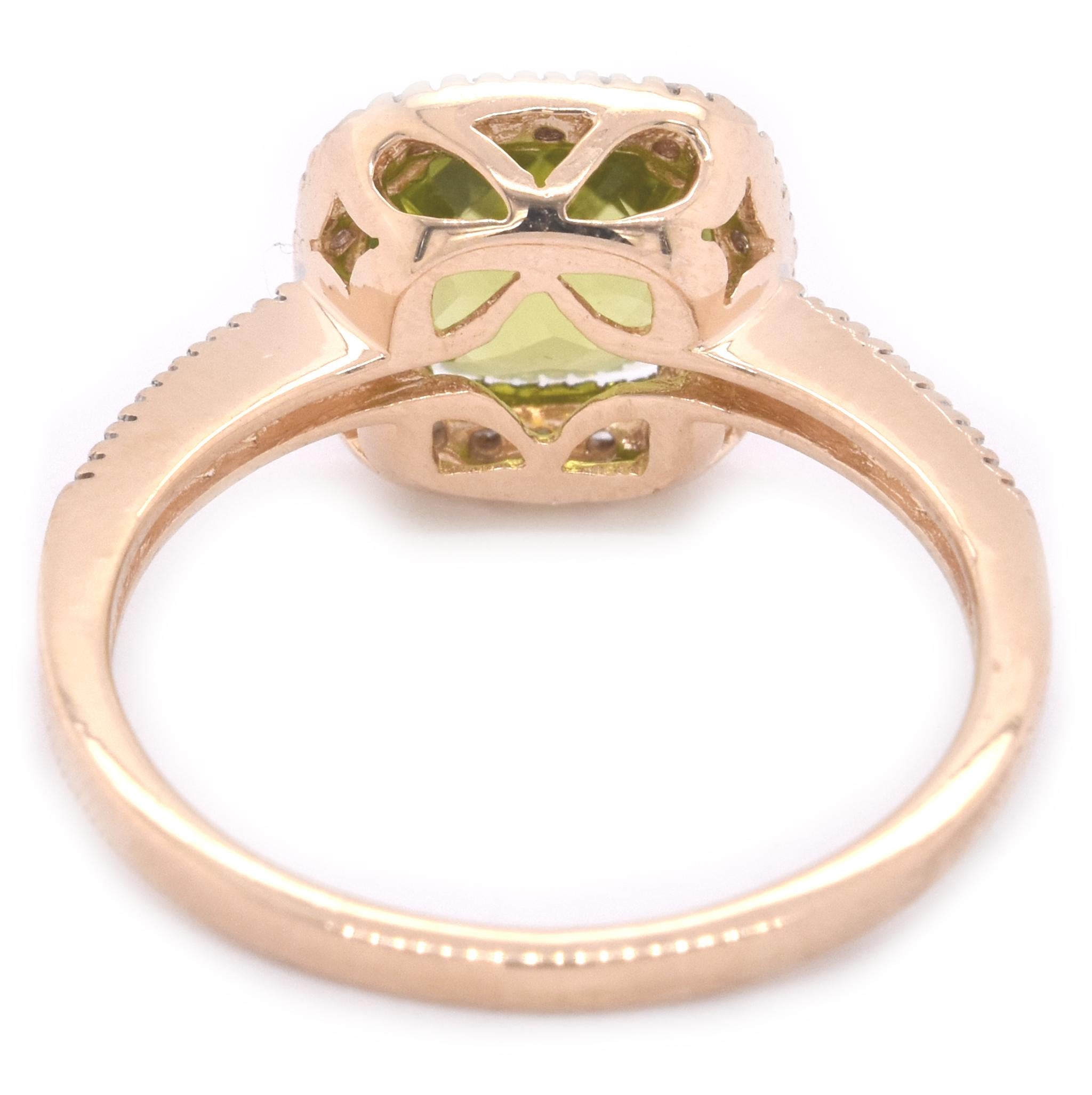 14 Karat Yellow Gold Peridot and Diamond Ring In Excellent Condition In Scottsdale, AZ