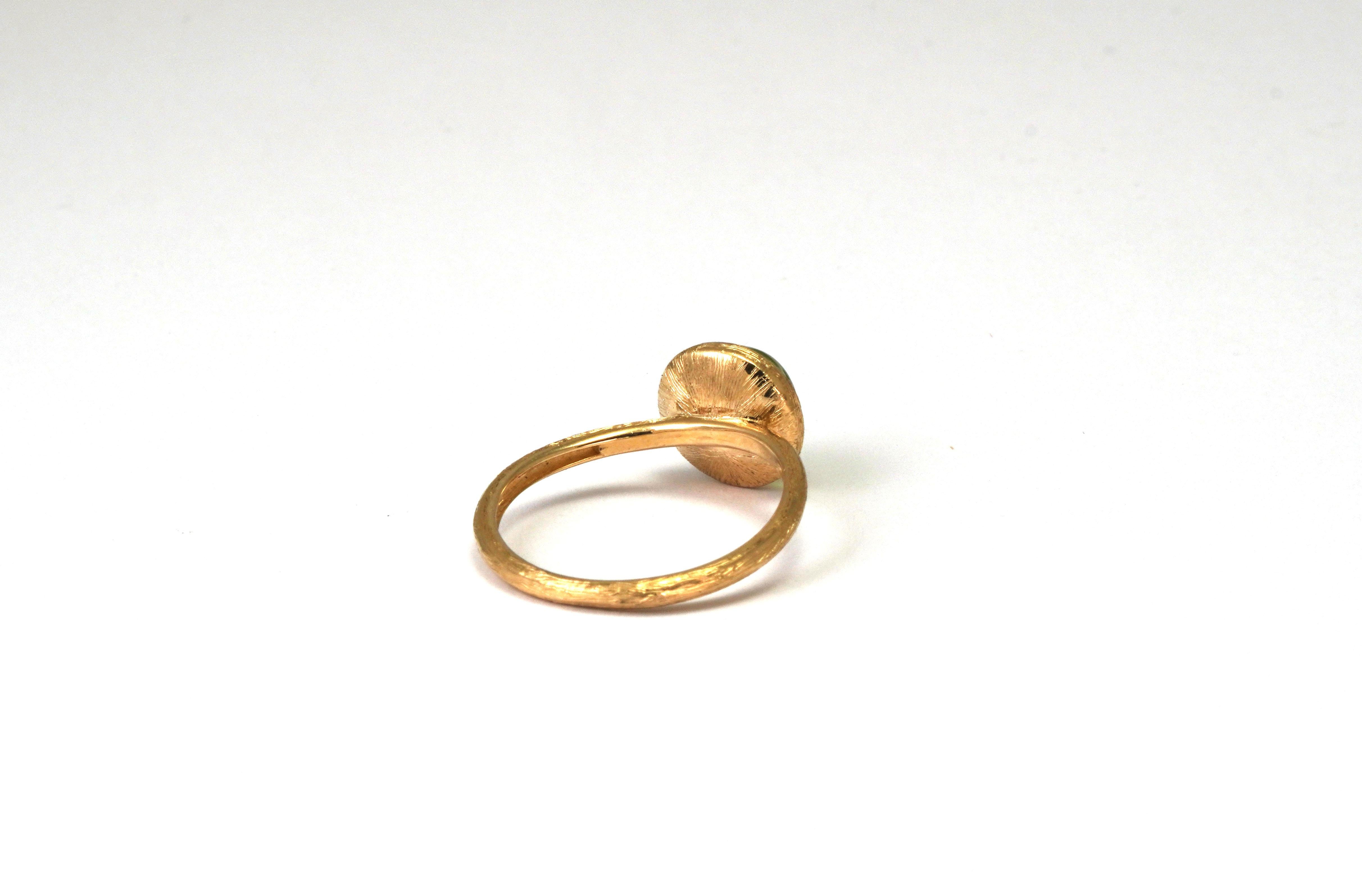 Cabochon 14 Karat Yellow Gold Peridot Ring For Sale