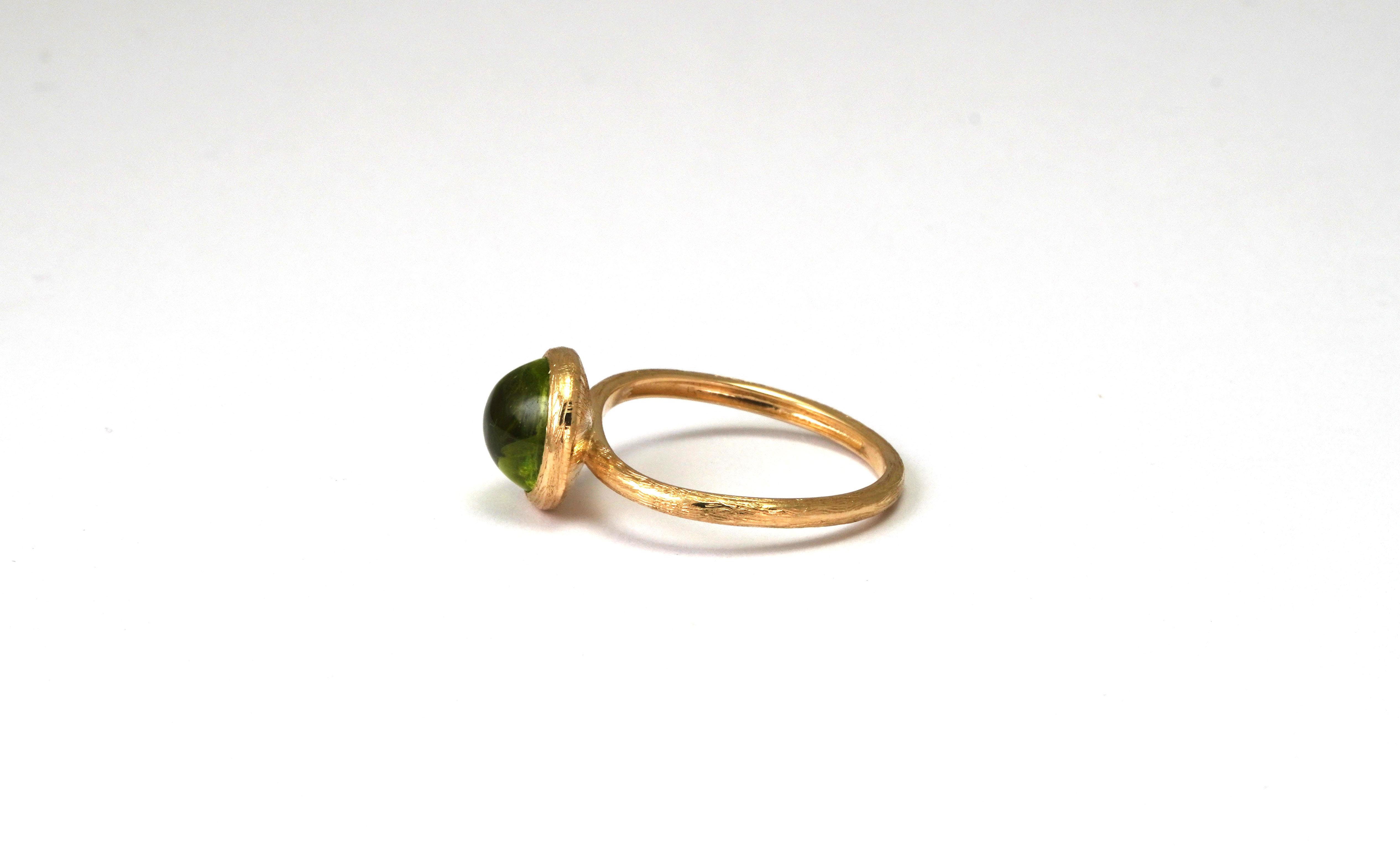 14 Karat Yellow Gold Peridot Ring In New Condition For Sale In София, BG