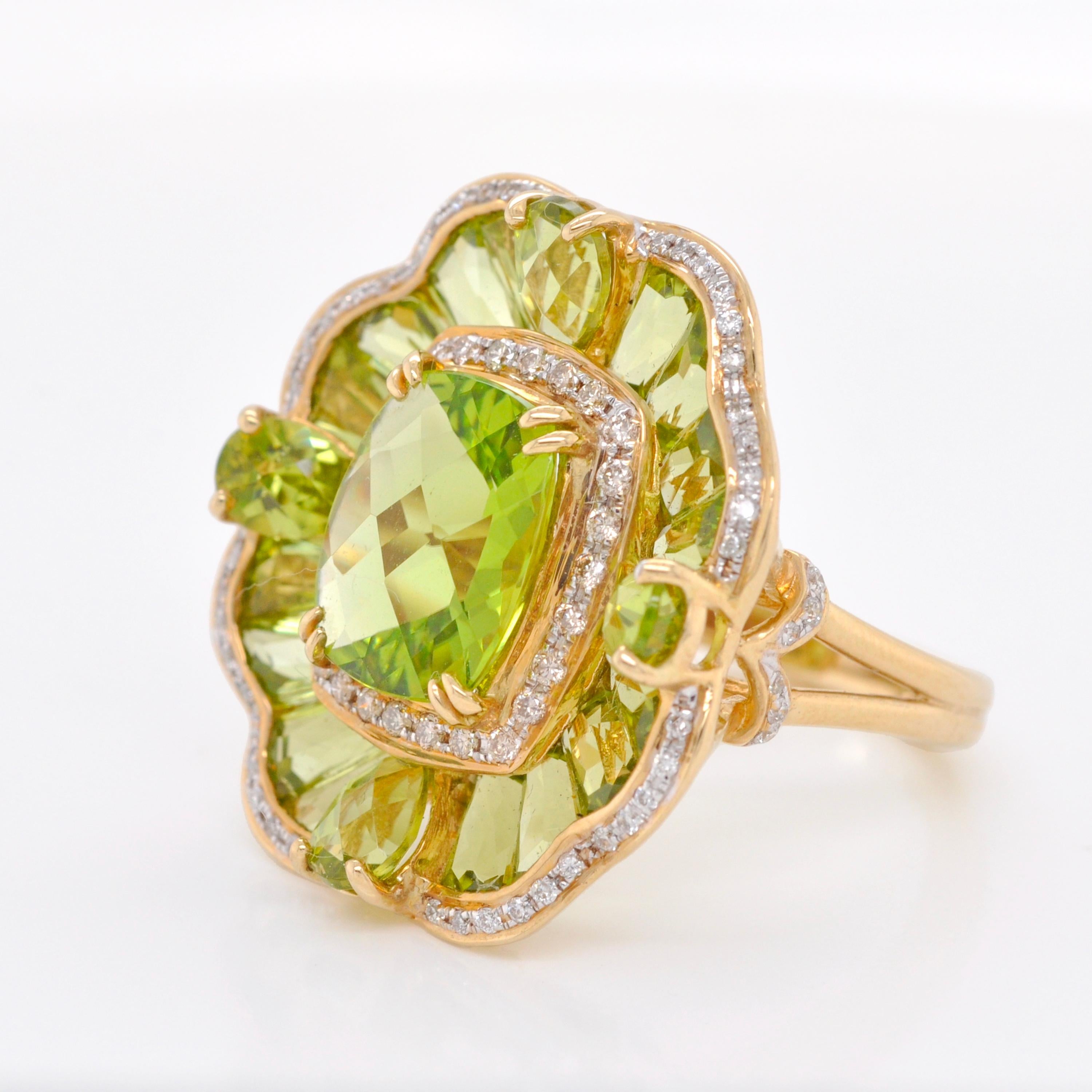 14 Karat Yellow Gold Peridot Special Cut Flower Contemporary Cocktail Ring In New Condition For Sale In Jaipur, Rajasthan