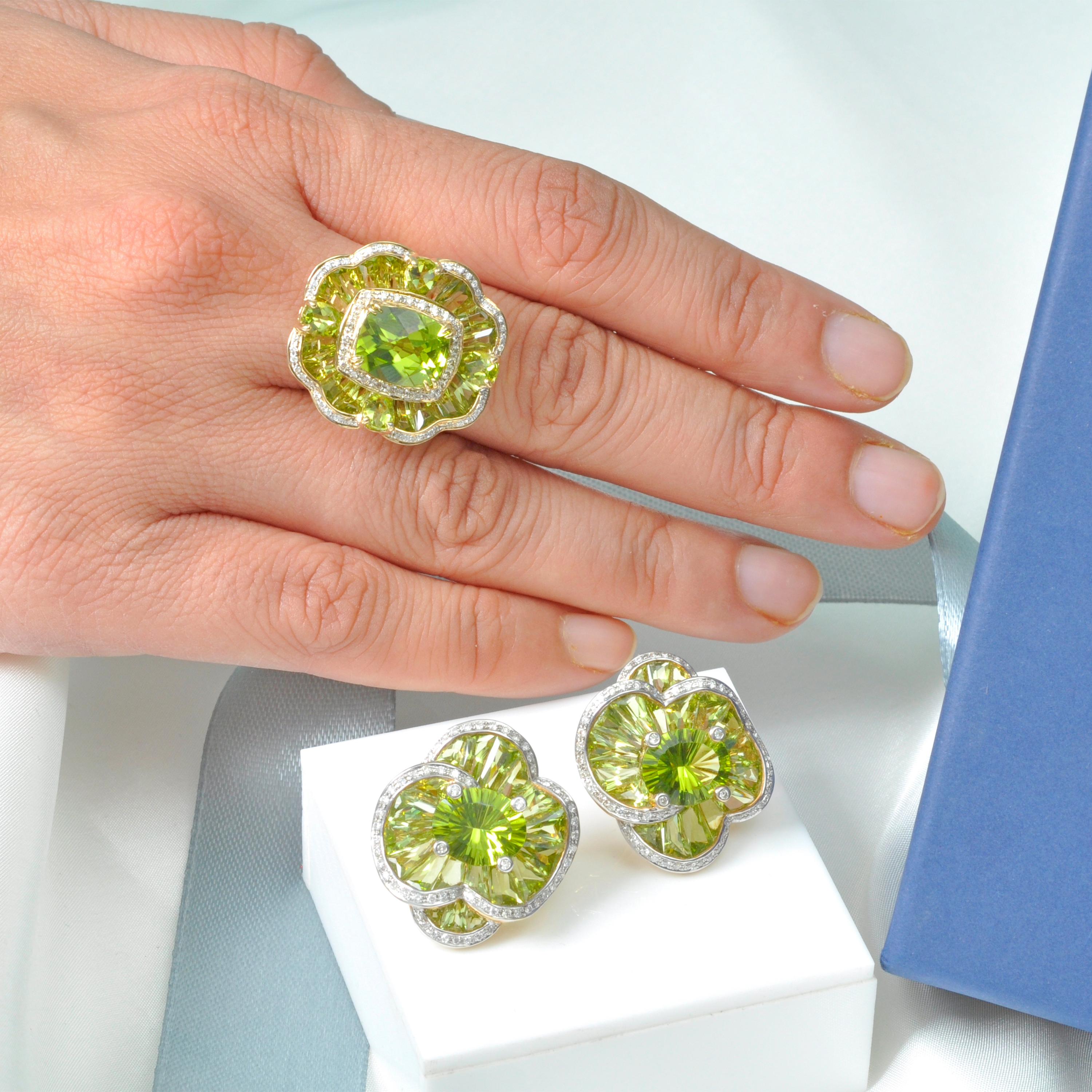 14 Karat Yellow Gold Peridot Special Cut Flower Contemporary Cocktail Ring For Sale 3