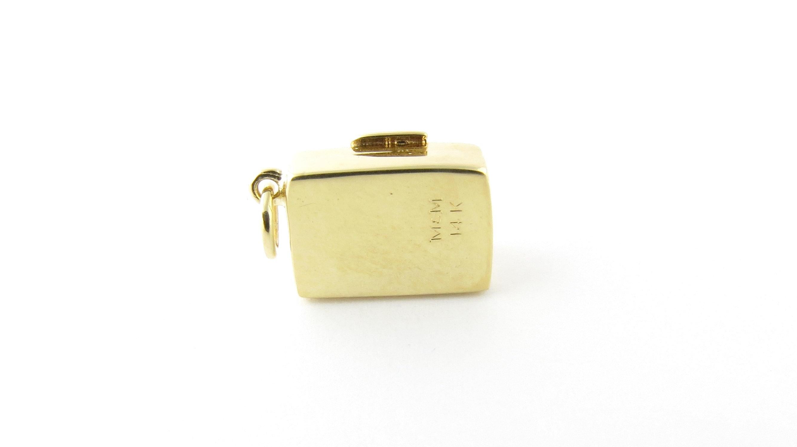 Vintage 14 Karat Yellow Gold Piano Charm

Perfect gift for the musician!

This lovely 3D charm features a miniature piano meticulously detailed in 14K yellow gold.

Size: 16 mm x 10 mm (actual charm)

Weight: 1.4 dwt. / 2.3 gr.

Hallmark: 14K

Very