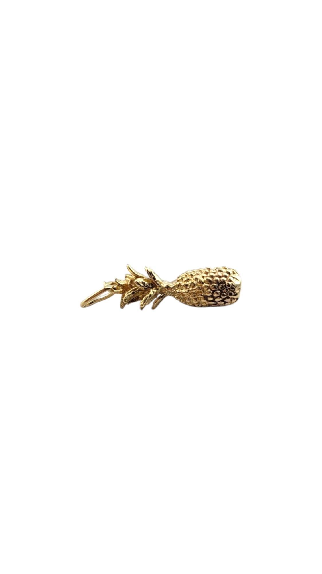 Ciondolo a forma di ananas in oro giallo 14 carati #21791 in vendita 2