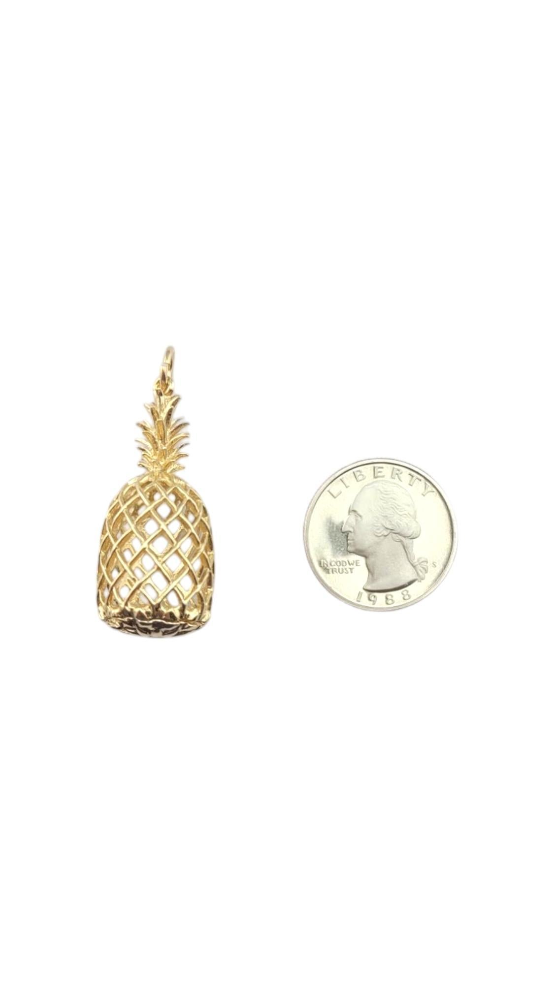 Pendentif ananas en or jaune 14 carats avec pierres vertes n° 21150 Bon état - En vente à Washington Depot, CT
