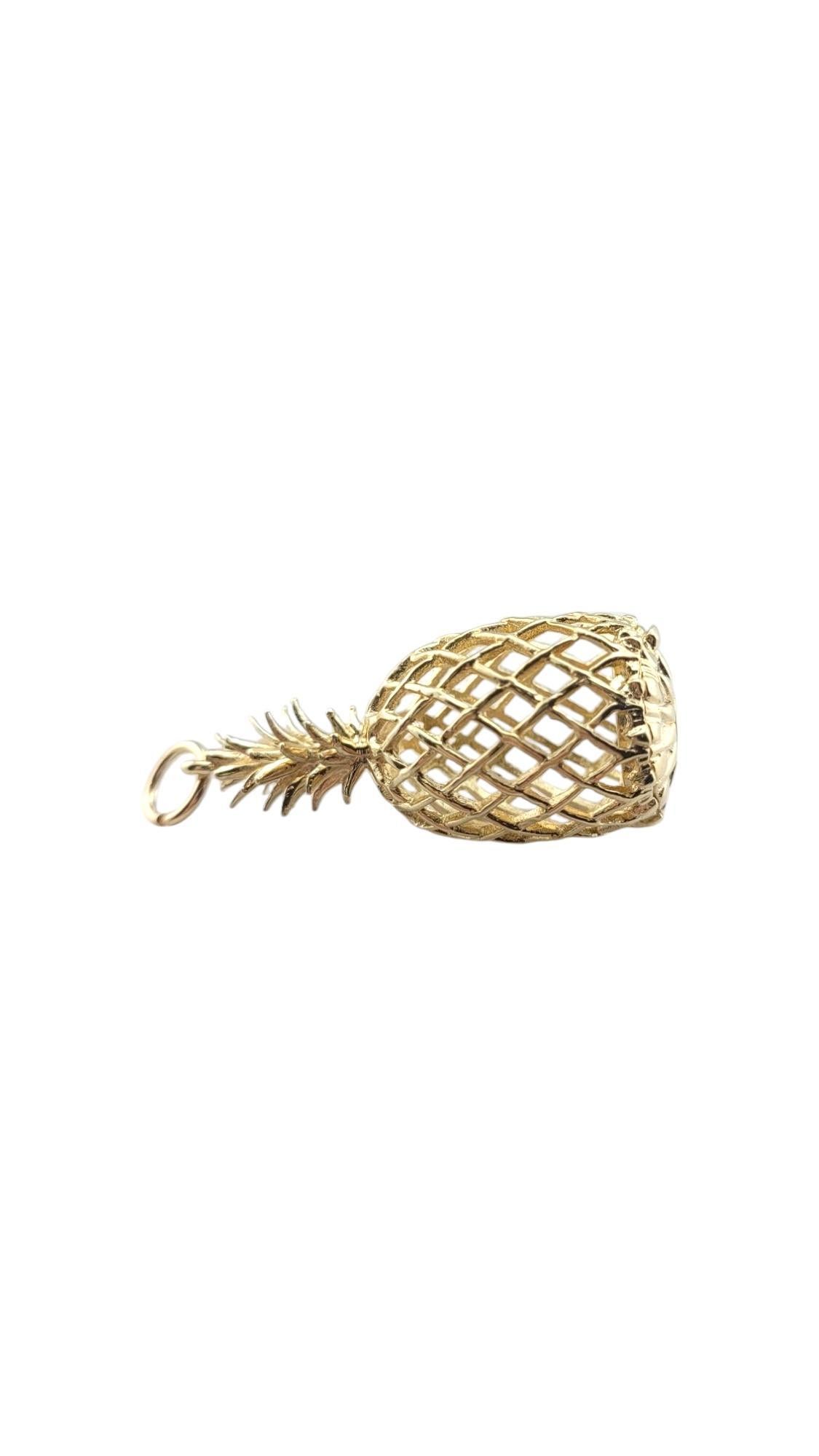 Pendentif ananas en or jaune 14 carats avec pierres vertes n° 21150 en vente 2