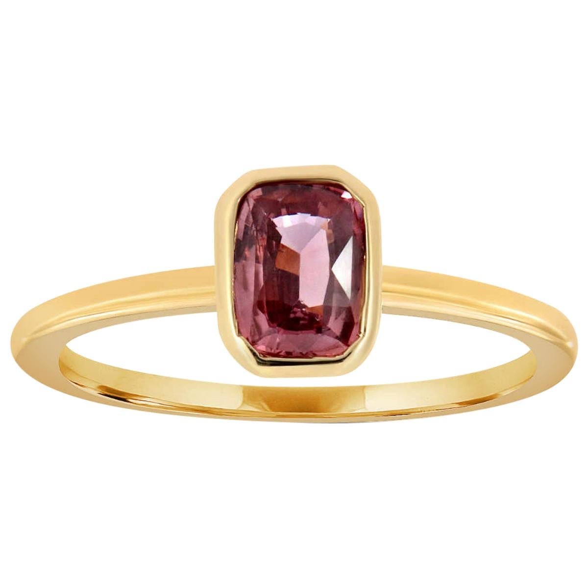 Petite bague solitaire en or jaune 14 carats avec chaton en saphir rose de 1 carat