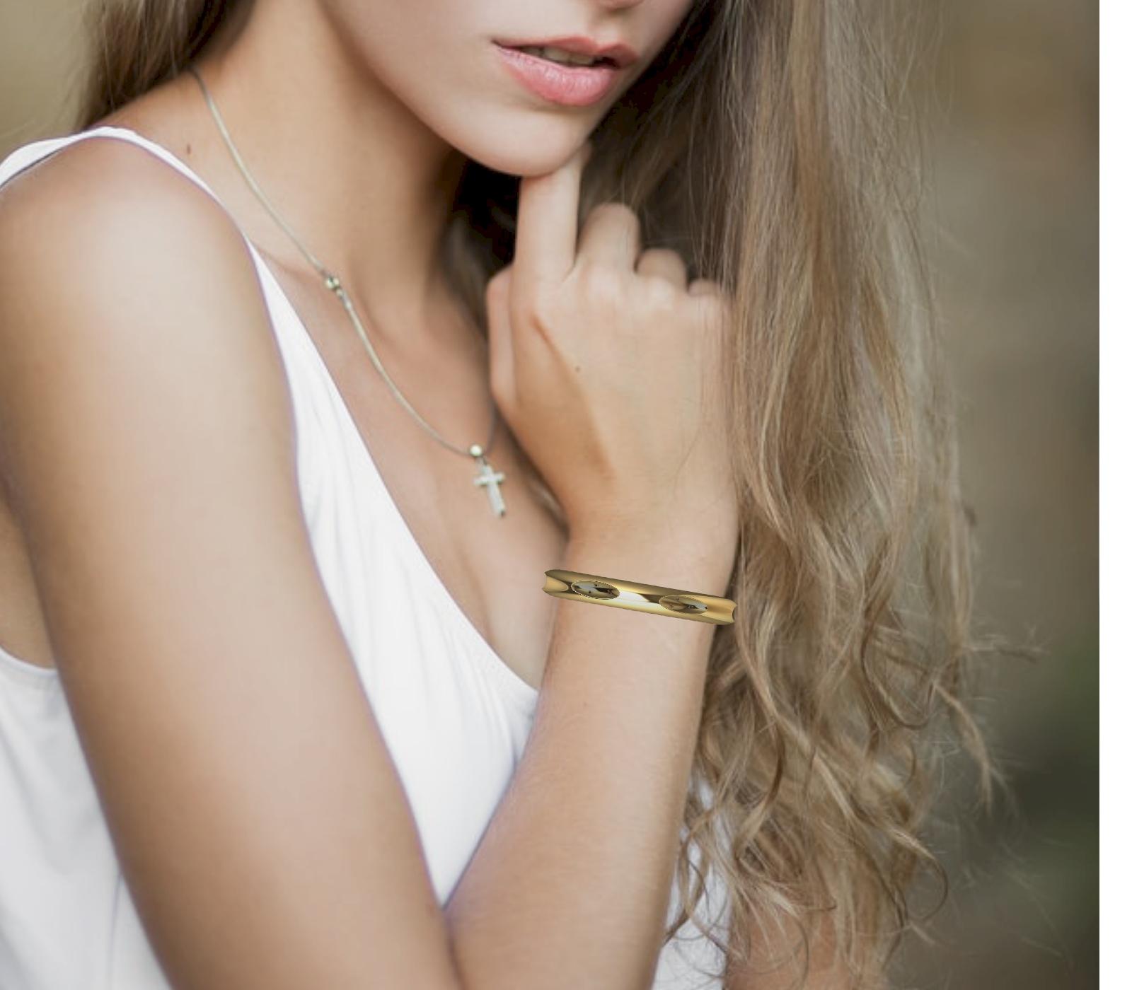Bracelet jonc ovale en or jaune 14 carats avec 7 saphirs roses en vente 1