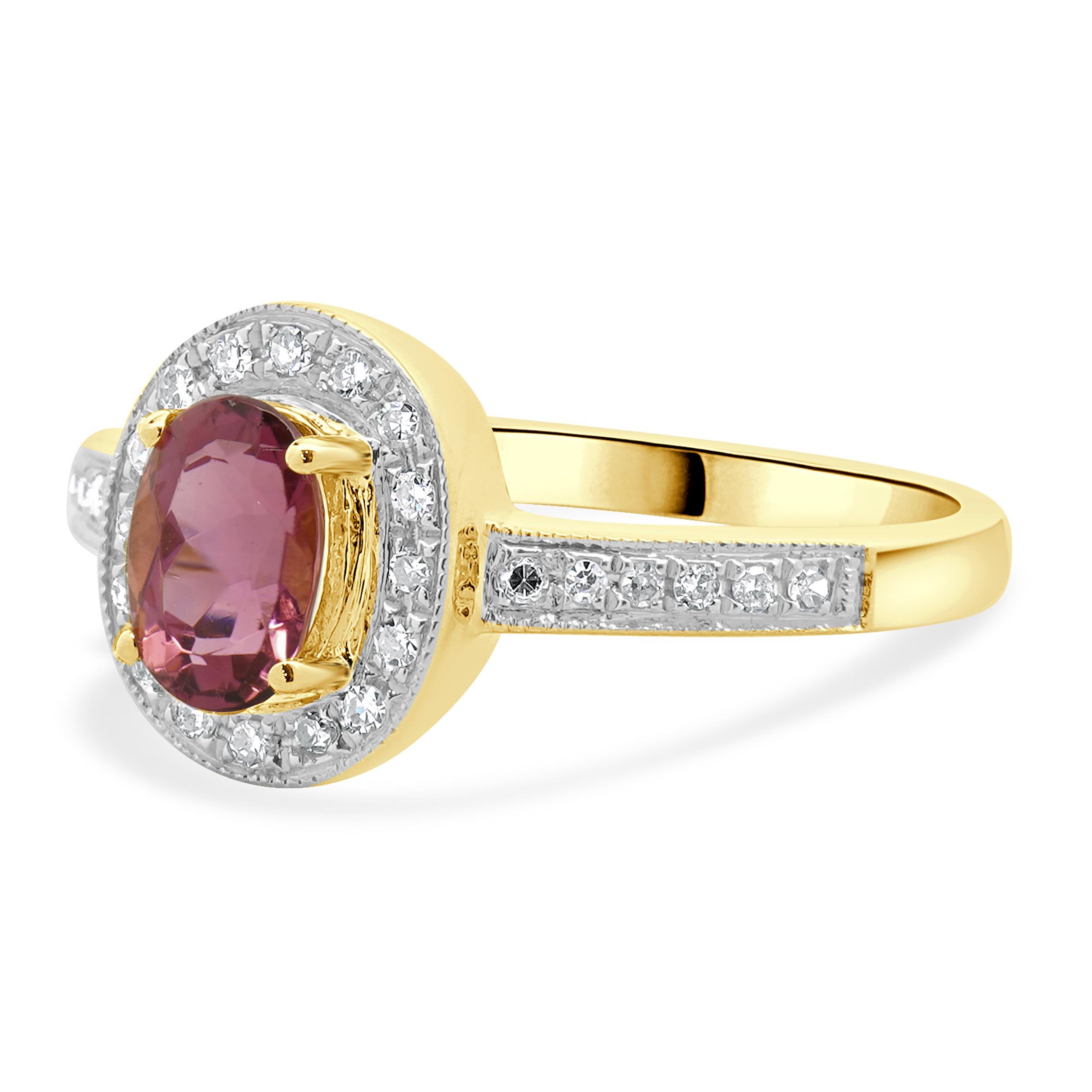 Designer: personalizzato
Materiale: oro giallo 14 carati
Tormalina rosa = taglio ovale = 0,70cttw
Diamante: 28 tagli rotondi a brillante = 0,08ct
Colore: I
Chiarezza: SI1
Misura dell'anello: 8.25 (si prega di prevedere due giorni di spedizione in