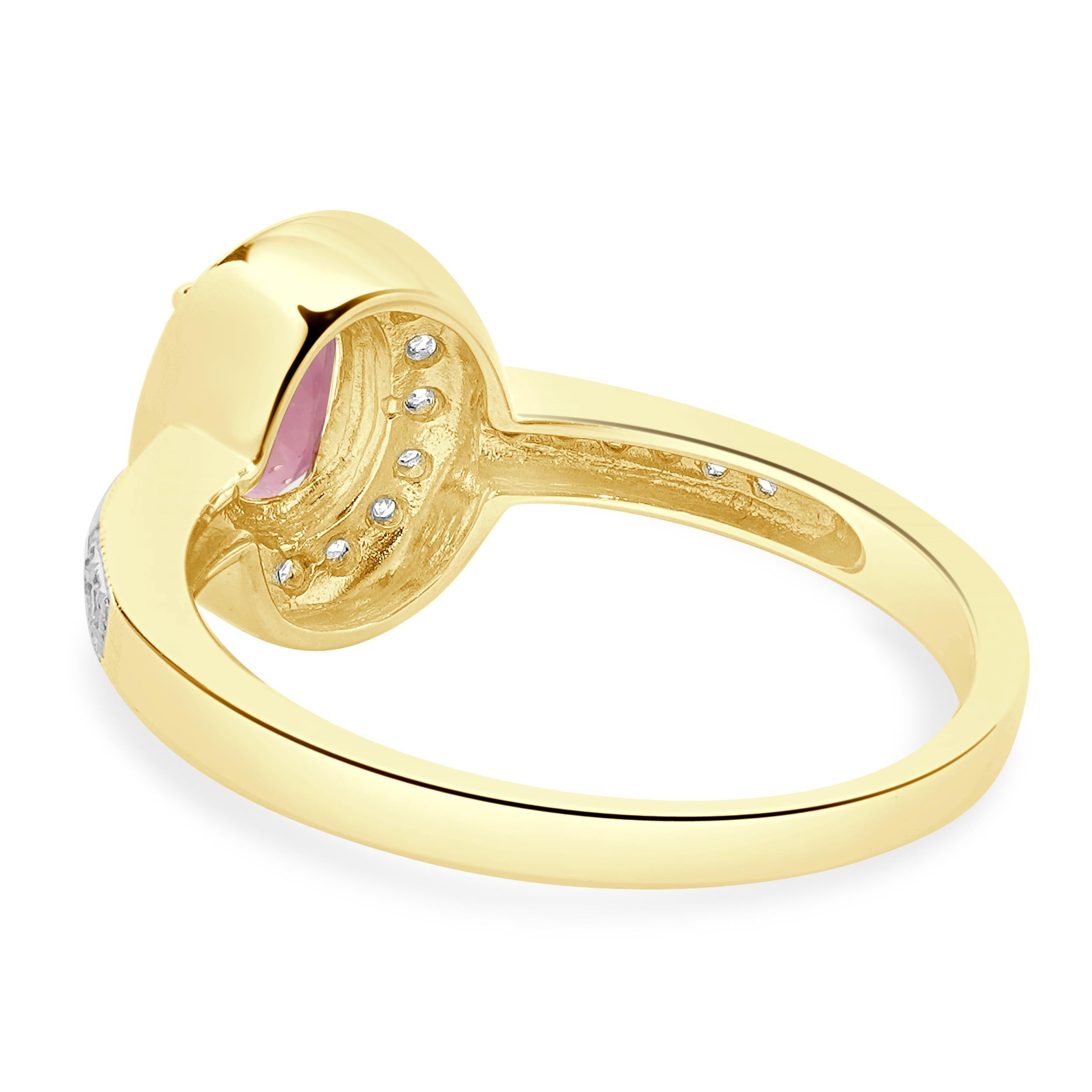 Taglio ovale Anello ovale in oro giallo 14 carati con tormalina rosa e diamanti in vendita