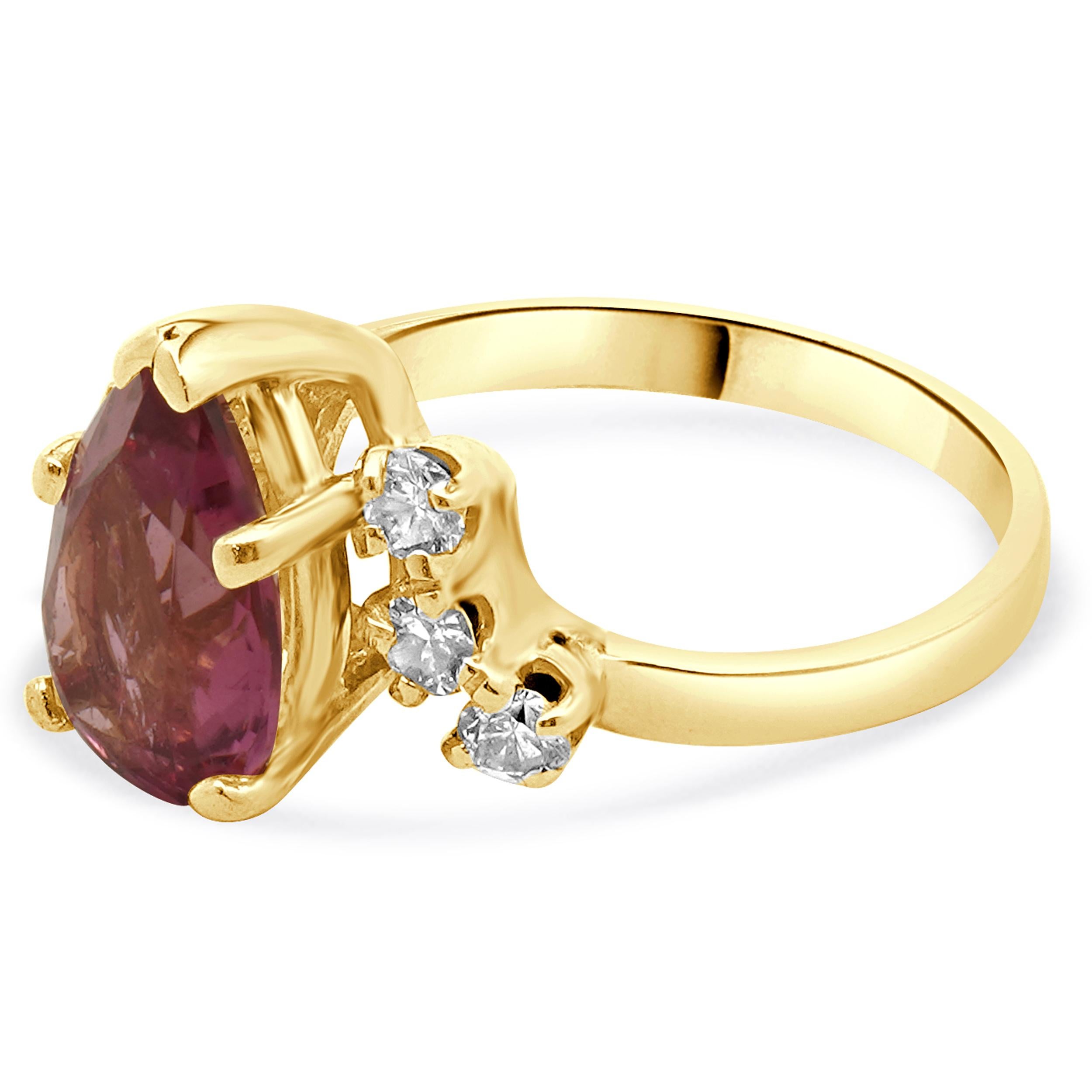 Designer: personalizzato
Materiale: oro giallo 14 carati
Diamante: 6 tagli rotondi = 0,36cttw
Colore: G / H.
Chiarezza: SI1-2
Tormalina rosa: 1 taglio a pera = 1,59ct
Dimensione: 5
Peso: 3.10 grammi
