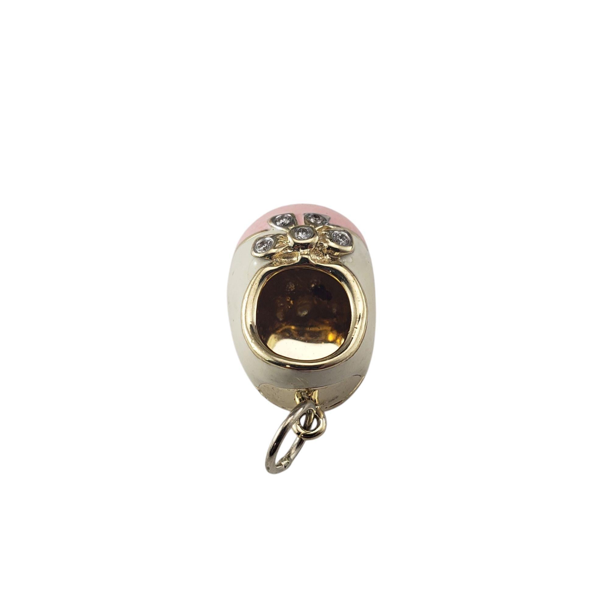 Breloque chaussure pour bébé en or jaune 14 carats, émail rose et blanc et diamants n° 21408 Bon état - En vente à Washington Depot, CT