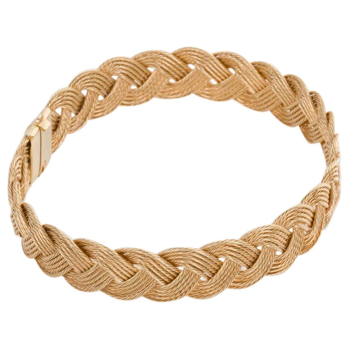 Great for everyday wear, this cute little bracelet is ideal for any age and is so wearable. Understated and simple but could be worn with other bracelets/bangles to create the ultimate wrist stack. It's flexible and sits comfortably on the arm. 
The