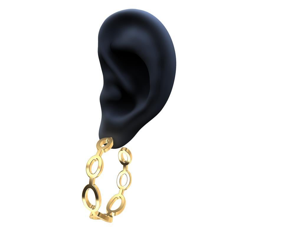 Cerchi a sette ovali in oro giallo 14k, il designer Thomas Kurilla ha disegnato questi bracciali della serie Geometric Cuff Bracelet per Tiffany & Co. Sette cerchi che si assottigliano in avanti e indietro per ottenere un cerchio di 31 mm di