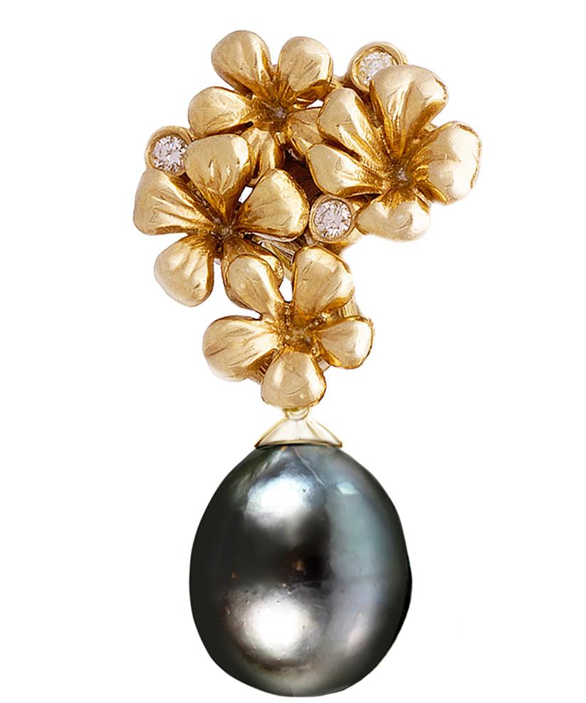 Contemporary Fourteen Karat Yellow Gold Plum Clip-On Earrings with Diamonds and Black Pearls For Sale