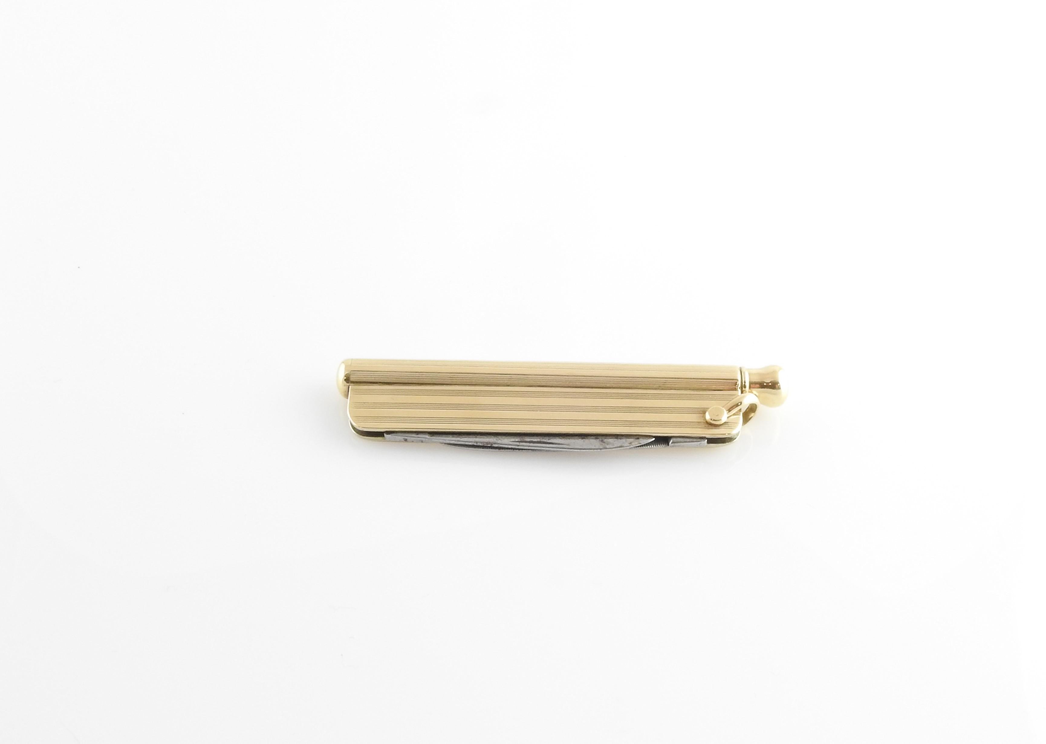 Vintage 14 Karat Yellow Gold Pocket Knife and Pen

This elegant pocket knife features a stainless steel blade and mechanical pencil housed in a beautifully detailed 14K yellow gold case.

Size: 74 mm x 16 mm

Weight: 20.8 dwt. / 32.5 gr.

Stamped: