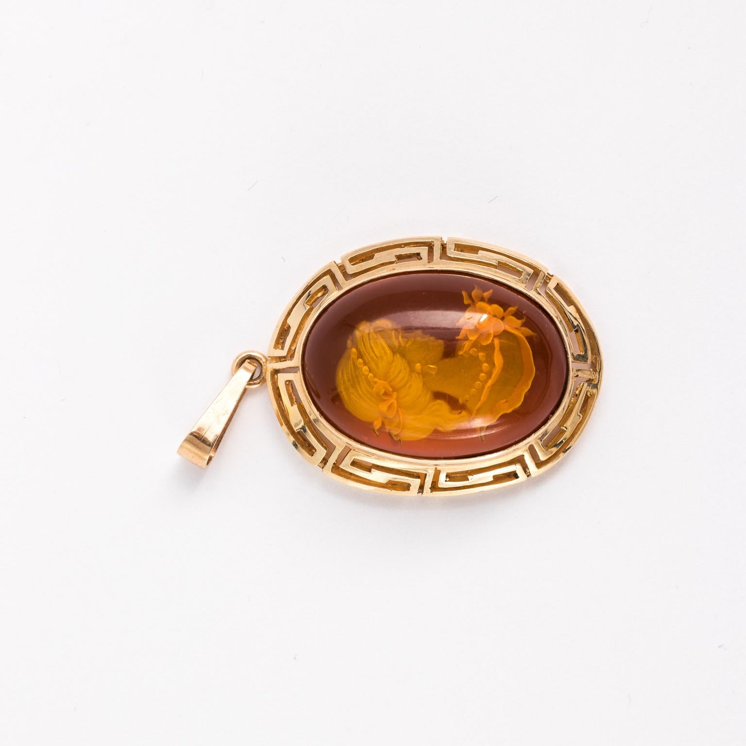 Modern 14 Karat Yellow Gold Polish Hand-Carved Genuine Baltic Amber Cameo Pendant For Sale