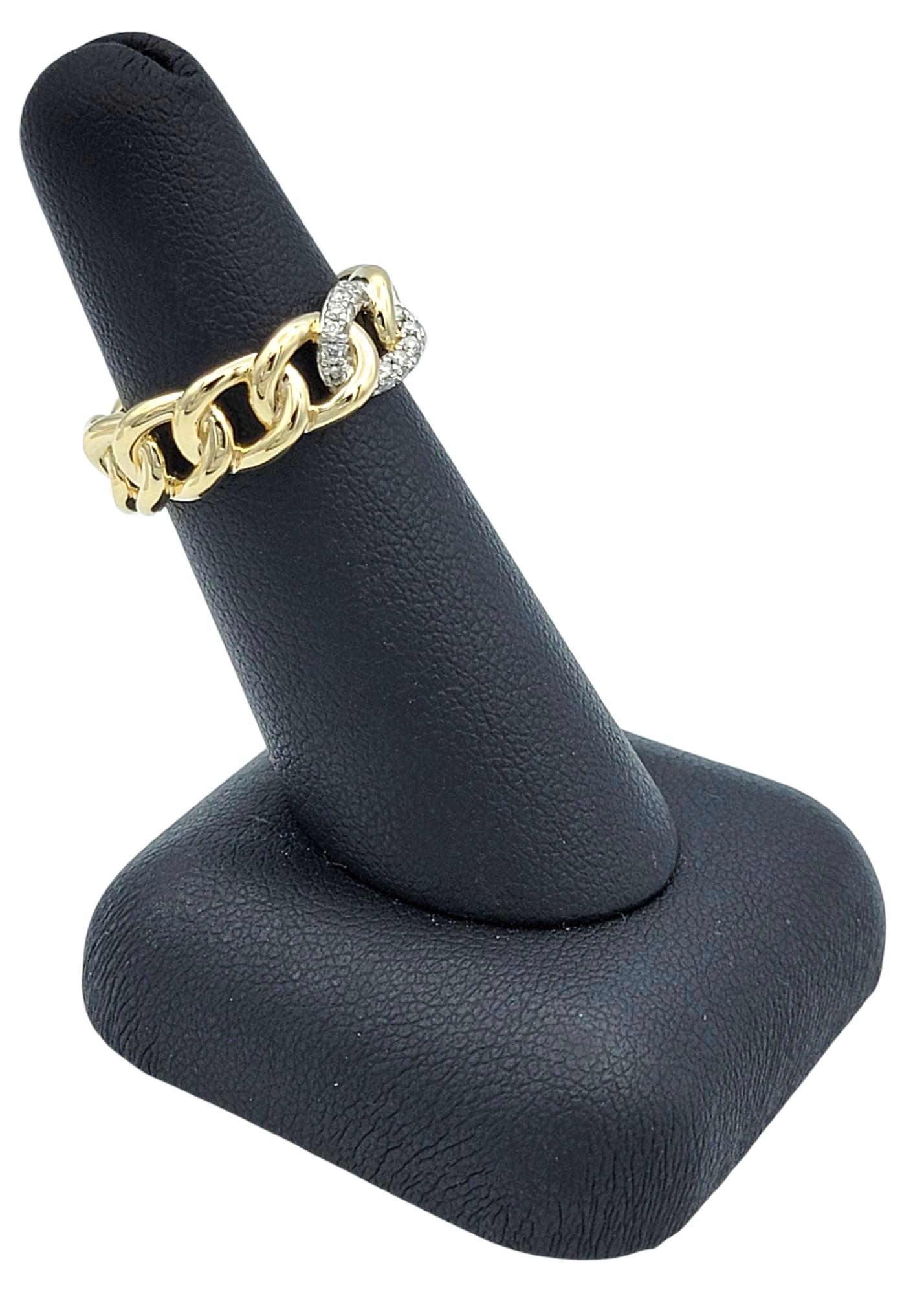 14 Karat Yellow Gold Polished Curb Link Band Ring with Pavé Diamonds For Sale 4