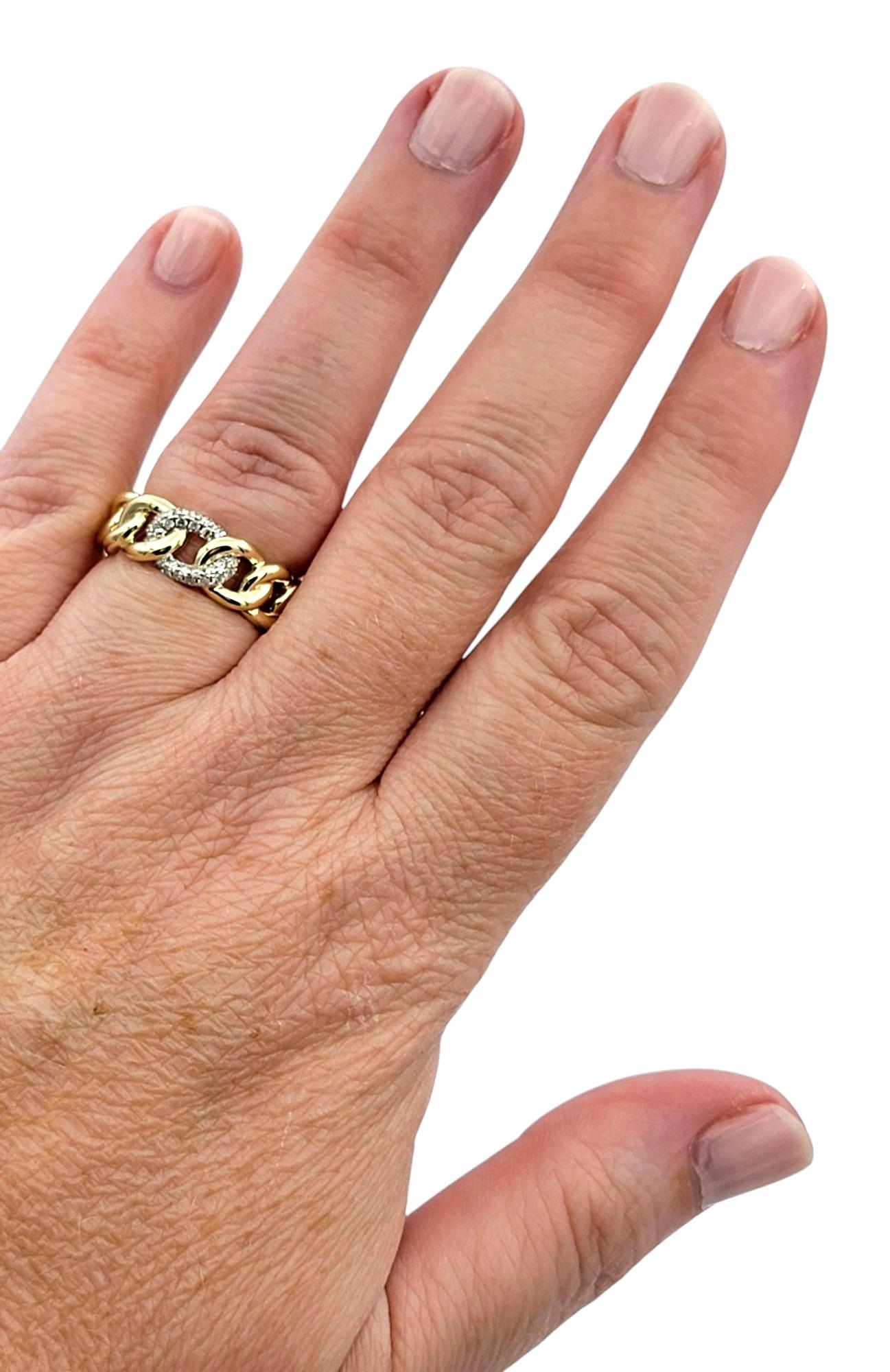 14 Karat Yellow Gold Polished Curb Link Band Ring with Pavé Diamonds For Sale 1