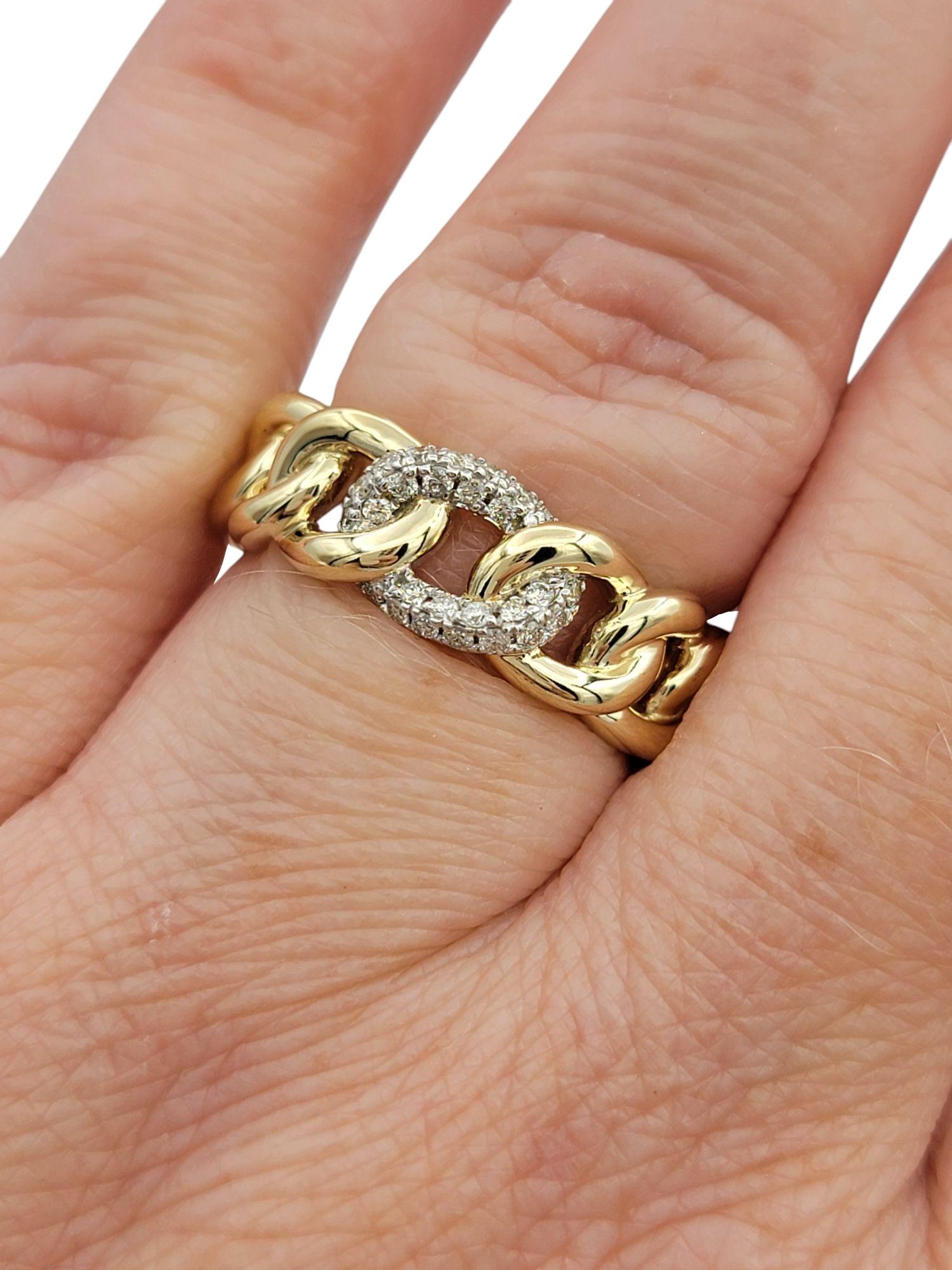14 Karat Yellow Gold Polished Curb Link Band Ring with Pavé Diamonds For Sale 2