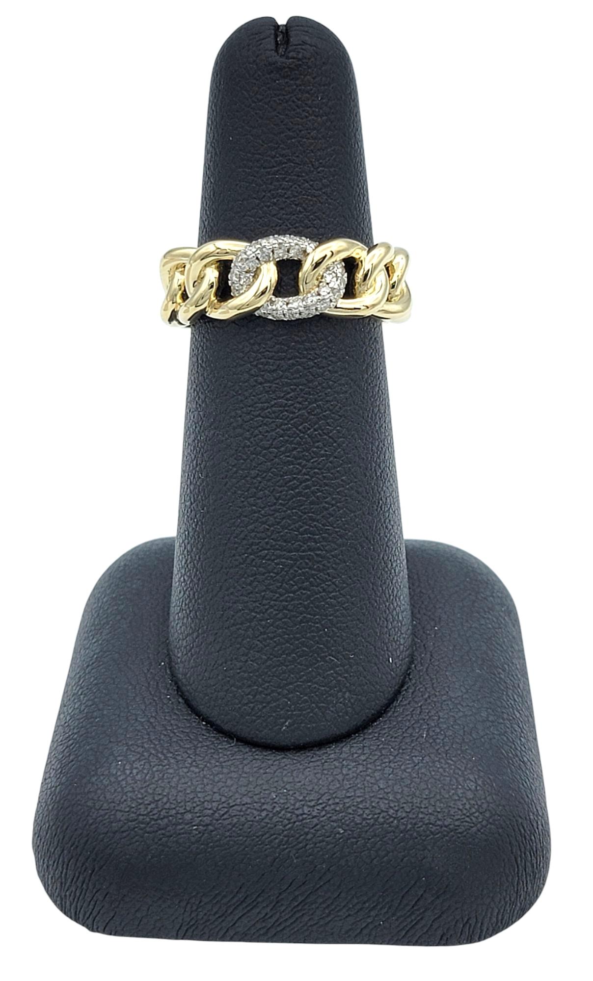 14 Karat Yellow Gold Polished Curb Link Band Ring with Pavé Diamonds For Sale 3