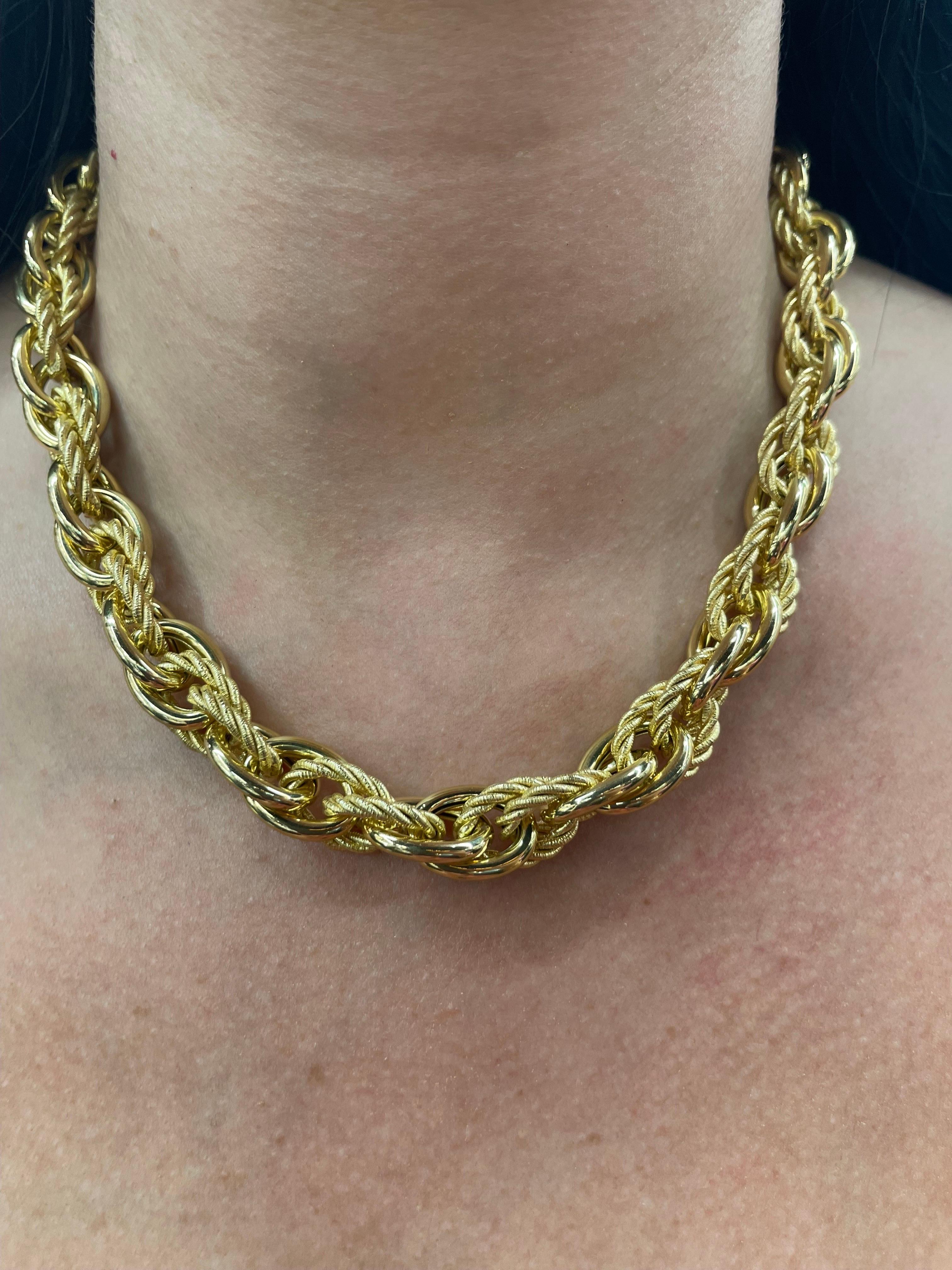 Contemporain Collier à maillons en or jaune 14 carats poli et corde 54,3 grammes Made in Italy en vente