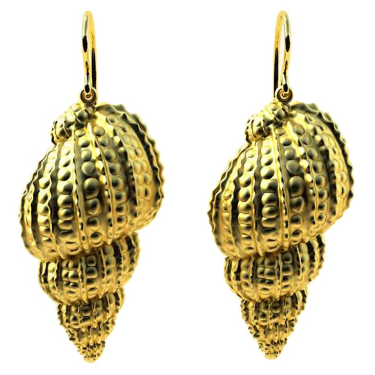 14 Karat Yellow Gold Polka Dot Shell Earrings For Sale