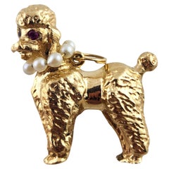 Charm a forma di barboncino in oro giallo 14 carati con rubini e perle #19229