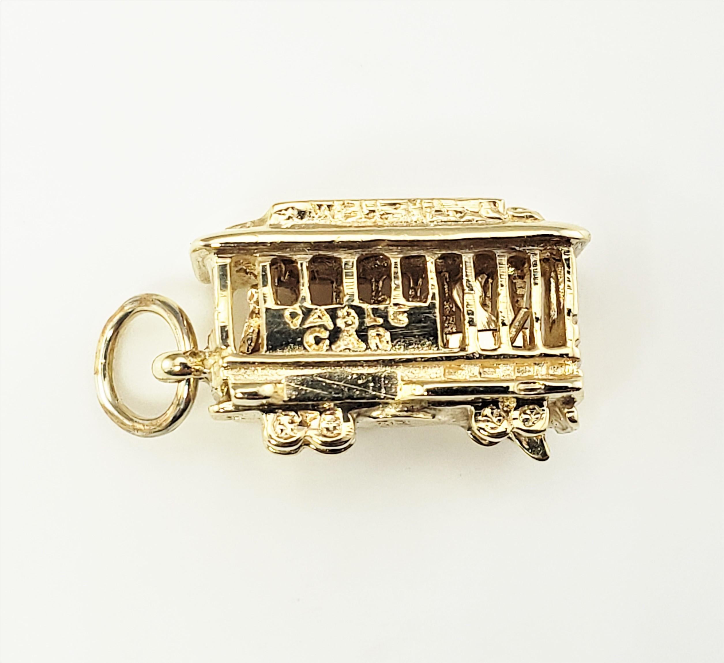 14 Karat Yellow Gold Powell Mason San Francisco Cable Car Charm-

Perfect addition to your travel charm collection!

This lovely 3D charm features a miniature San Francisco cable car meticulously detailed in 14K yellow gold.

Size: 16 mm x 10