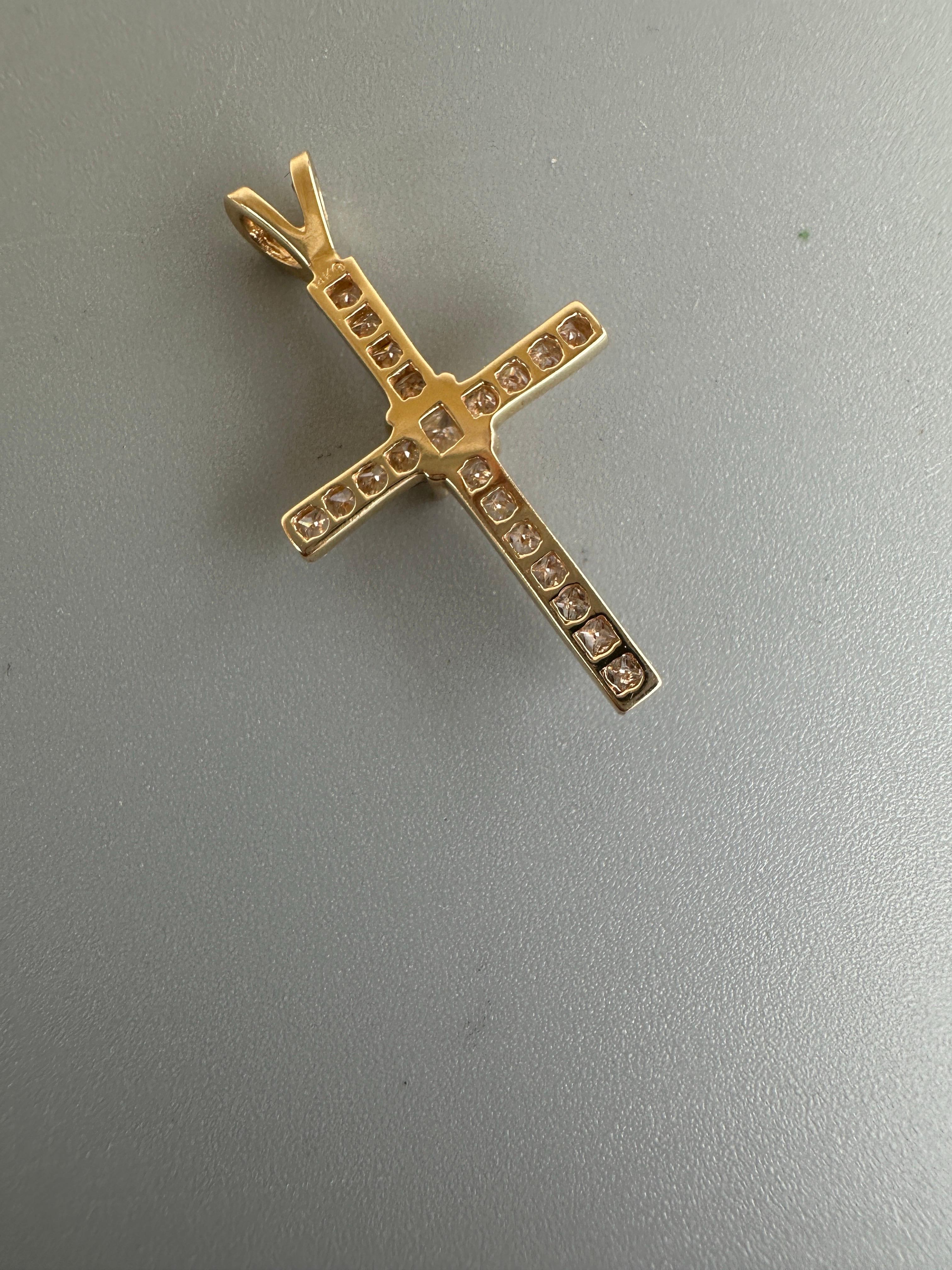 Croce a canale in oro giallo 14 carati con diamante Princess da 0,95 carati, lunghezza 1,5