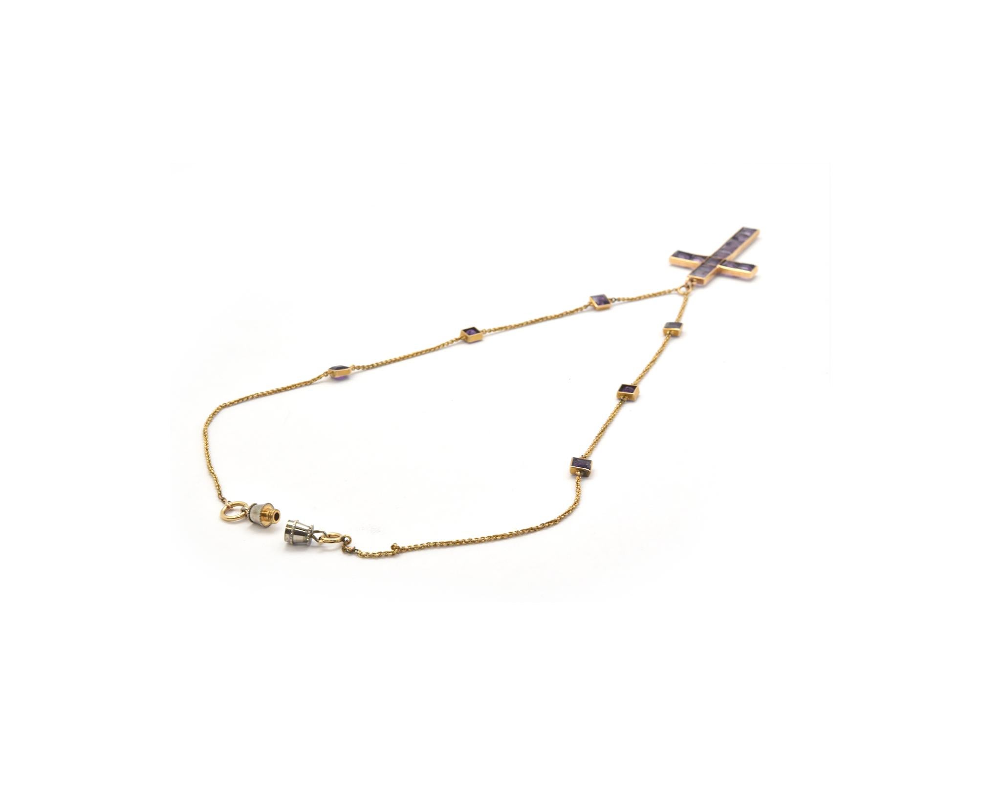 Croix d'améthyste taille princesse en or jaune 14 carats sur collier en or jaune Unisexe en vente