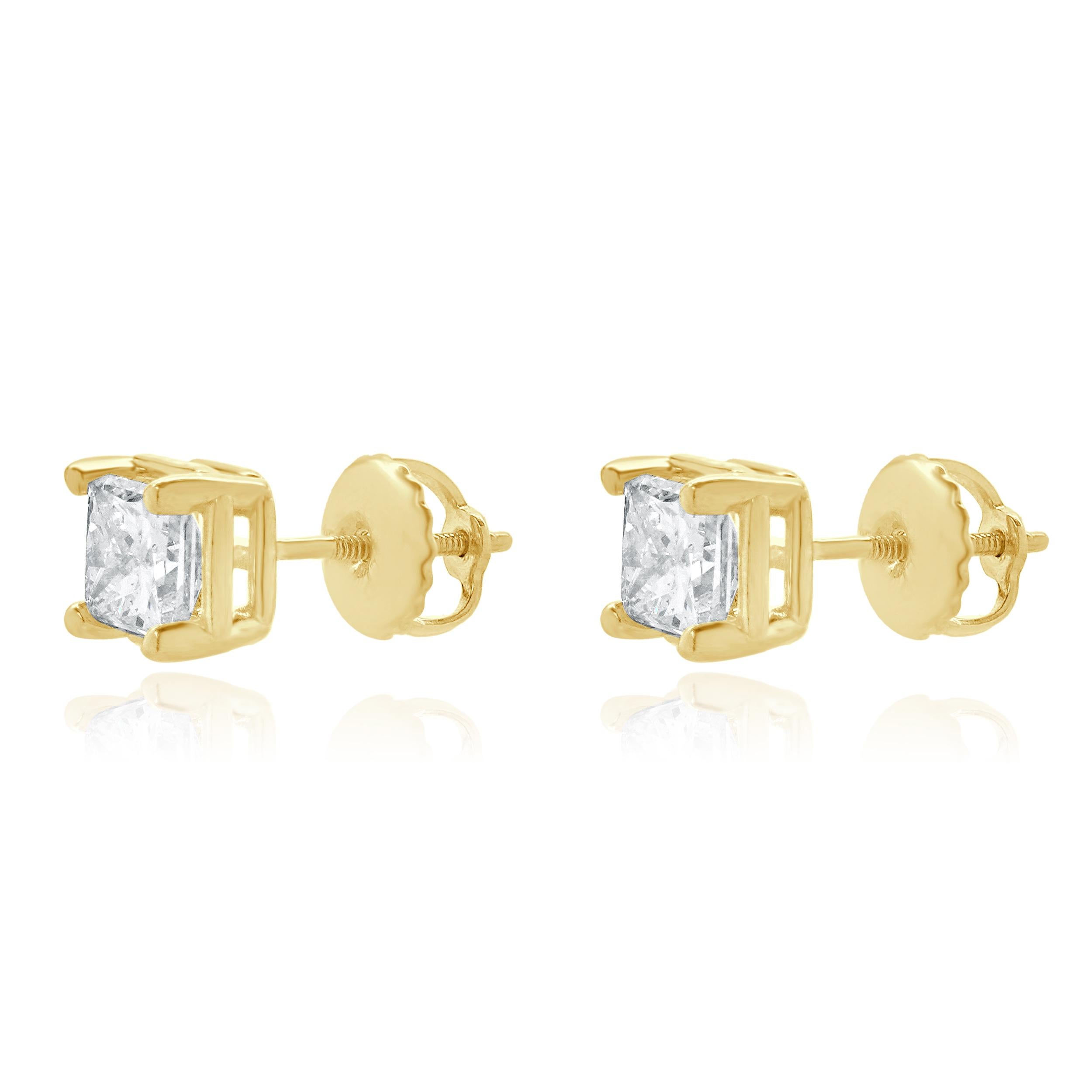 Matériau : Or jaune 14K
Diamants : 2 tailles princesse = 1,00cttw
Couleur : I+I
Clarté : I2
Fixations : dos vissés
Poids : 1.25 grammes
