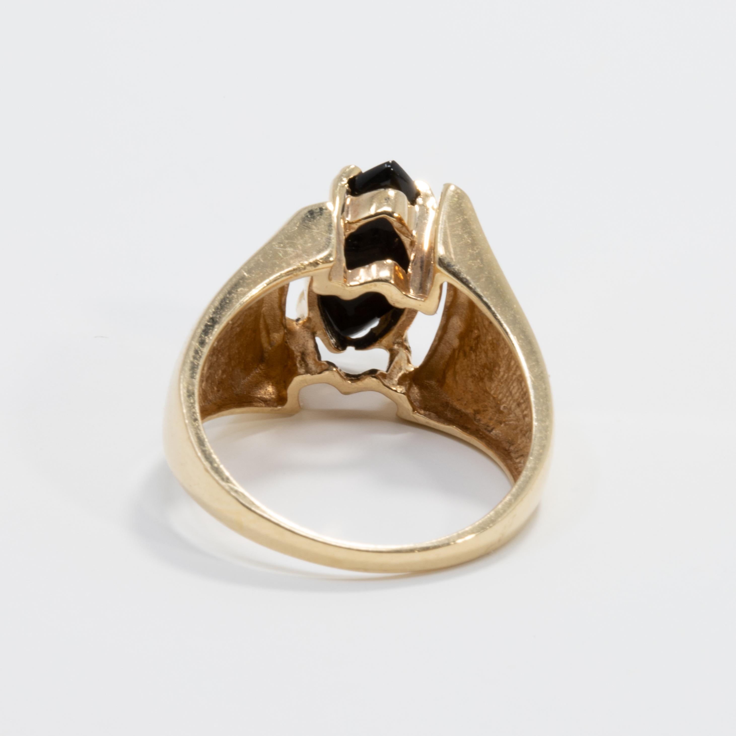 14 Karat Yellow Gold Prong Set Onyx Asymmetrical Cocktail Ring For Sale 1