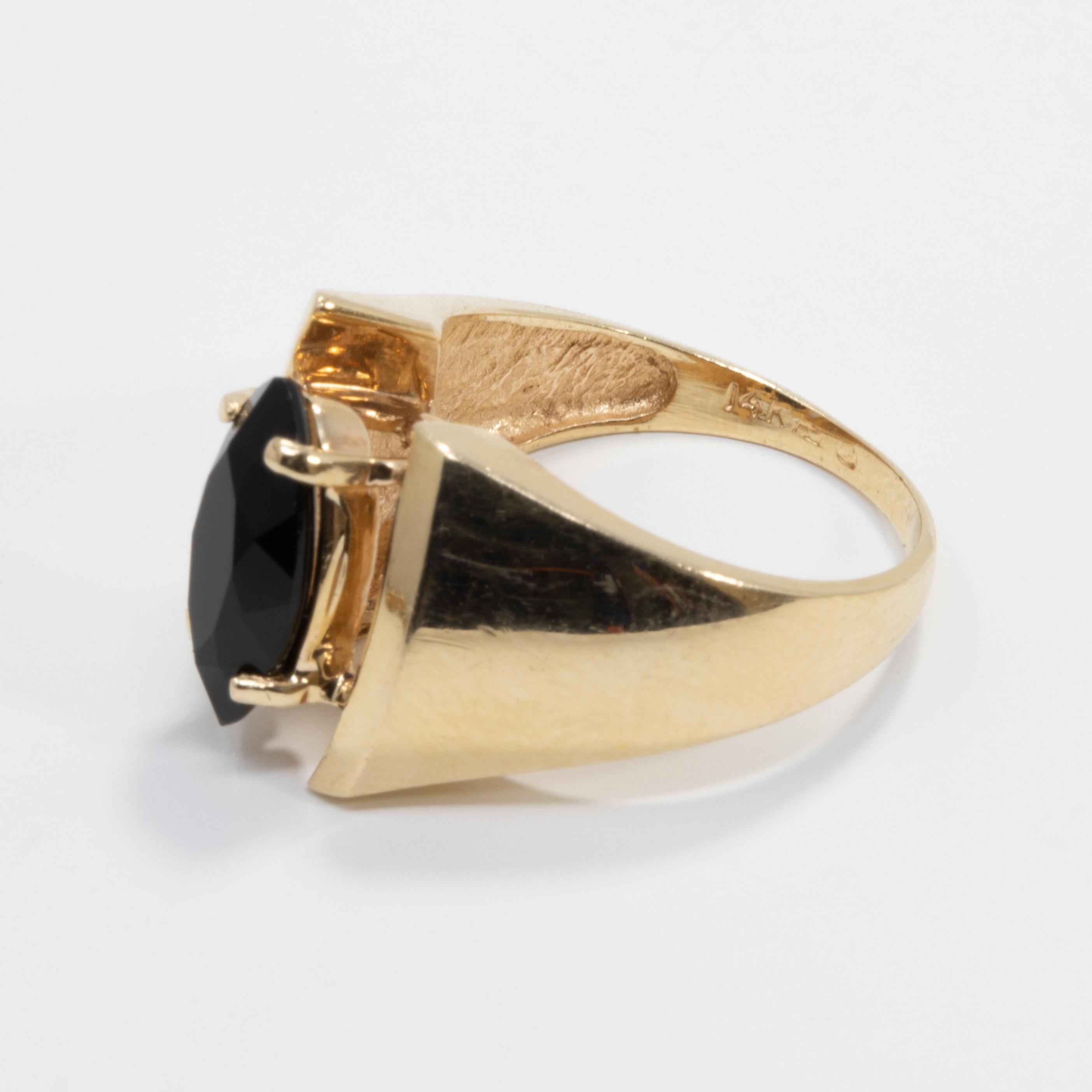 14 Karat Yellow Gold Prong Set Onyx Asymmetrical Cocktail Ring For Sale 3