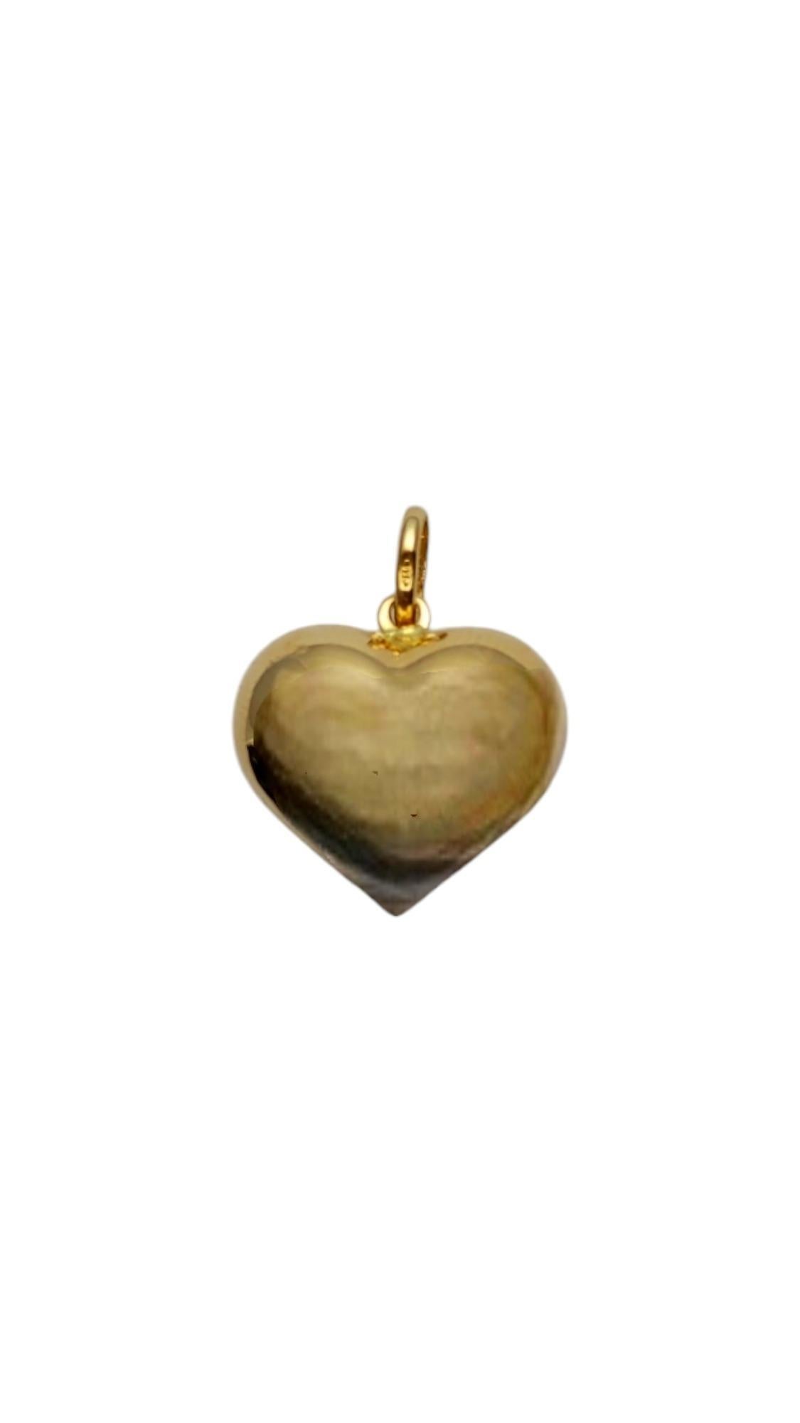 Pendentif en or jaune 14K en forme de coeur bouffant

Ce pendentif en forme de cœur en or jaune 14 carats présente une forme de cœur classique avec une finition polie, symbolisant l'amour et la dévotion. Fabriqué avec précision, il présente un