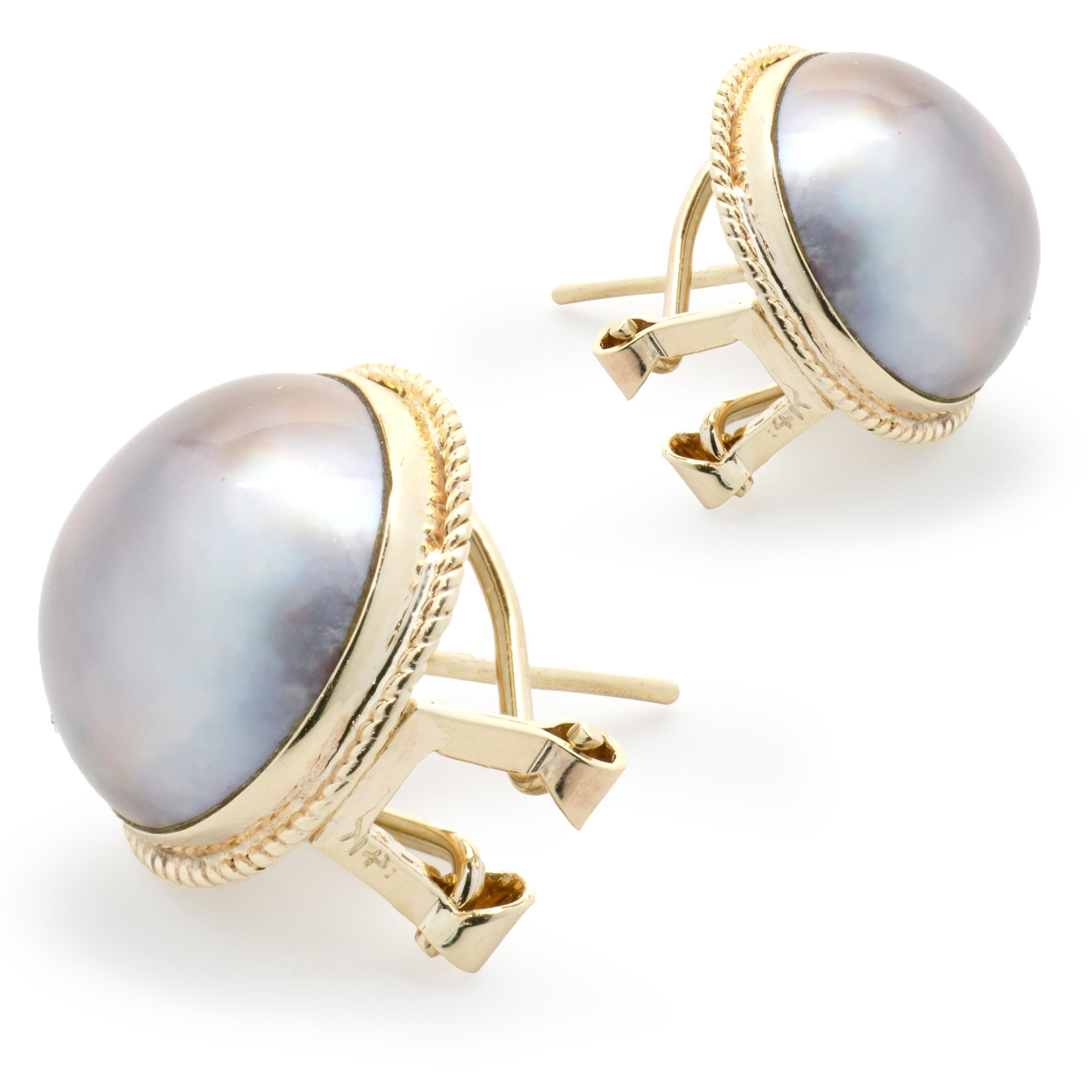 14 Karat Yellow Gold Purple Mabe Pearl Stud Earrings In Excellent Condition For Sale In Scottsdale, AZ