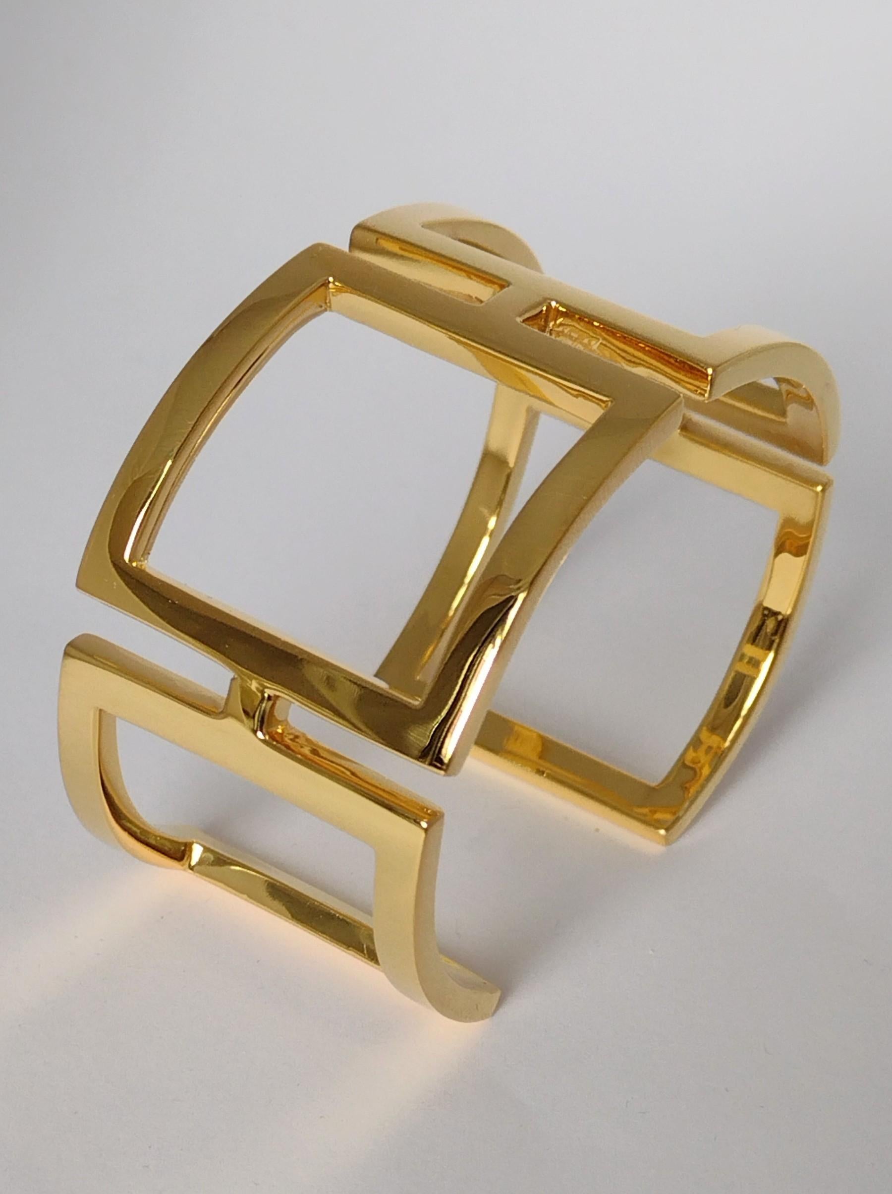 14 Karat Yellow Gold Rectangle Cuff Bracelet For Sale 2