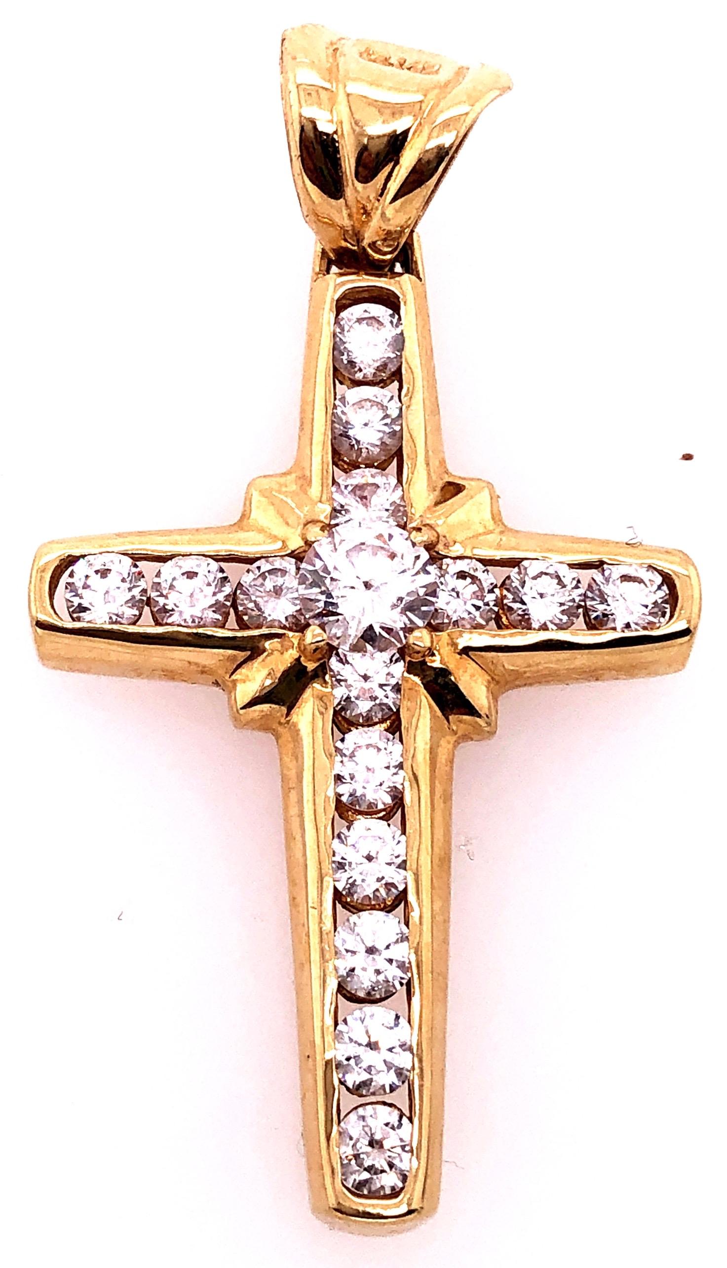 14 Karat Yellow Gold Religious / Crucifix Pendant In Good Condition For Sale In Stamford, CT