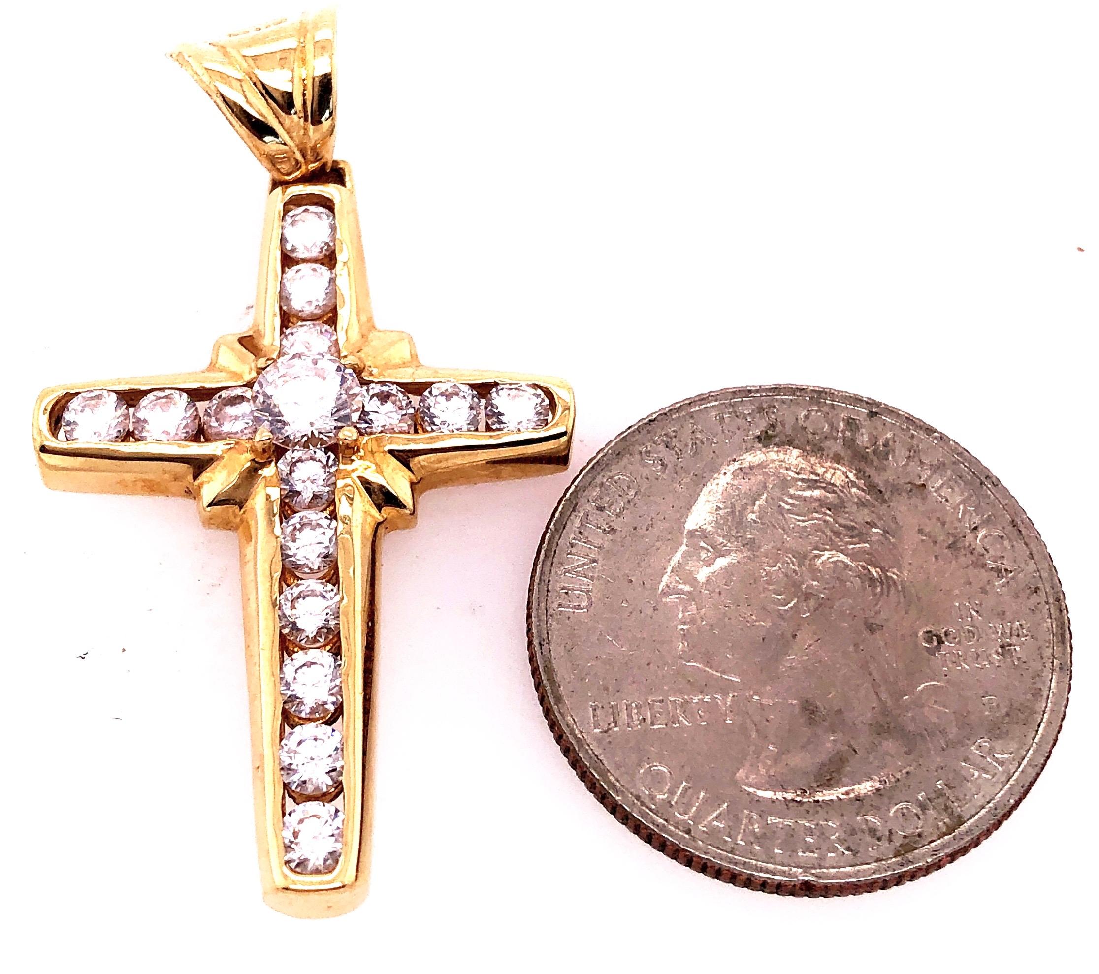 14 Karat Yellow Gold Religious / Crucifix Pendant For Sale 3
